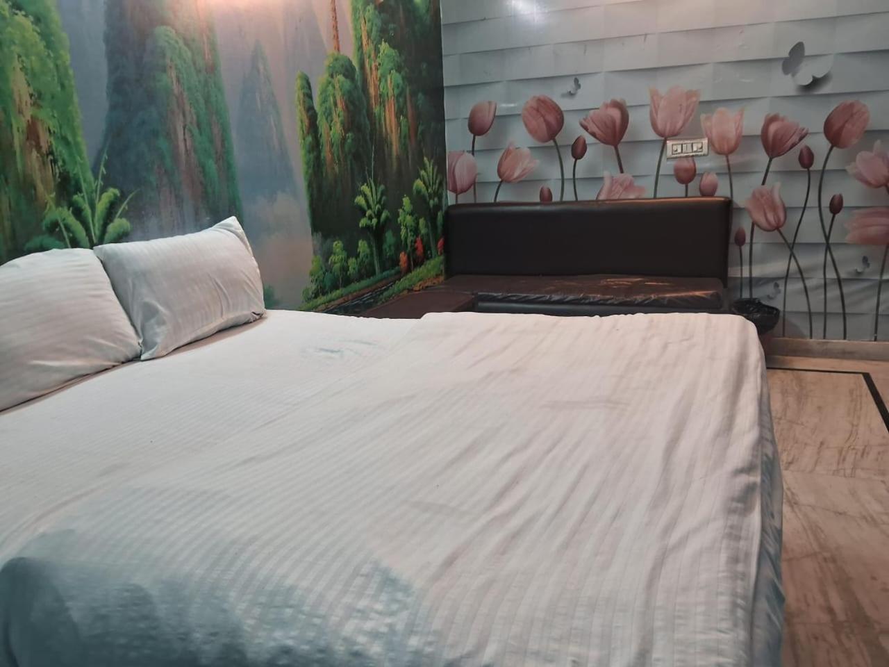 Hotel Eco Near Anand Vihar New Delhi