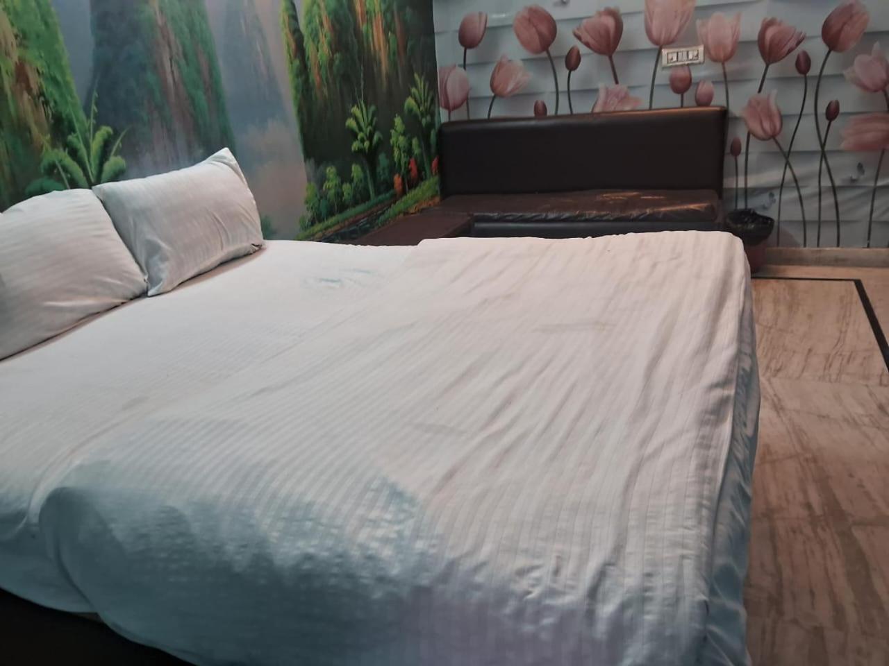 Hotel Eco Near Anand Vihar
