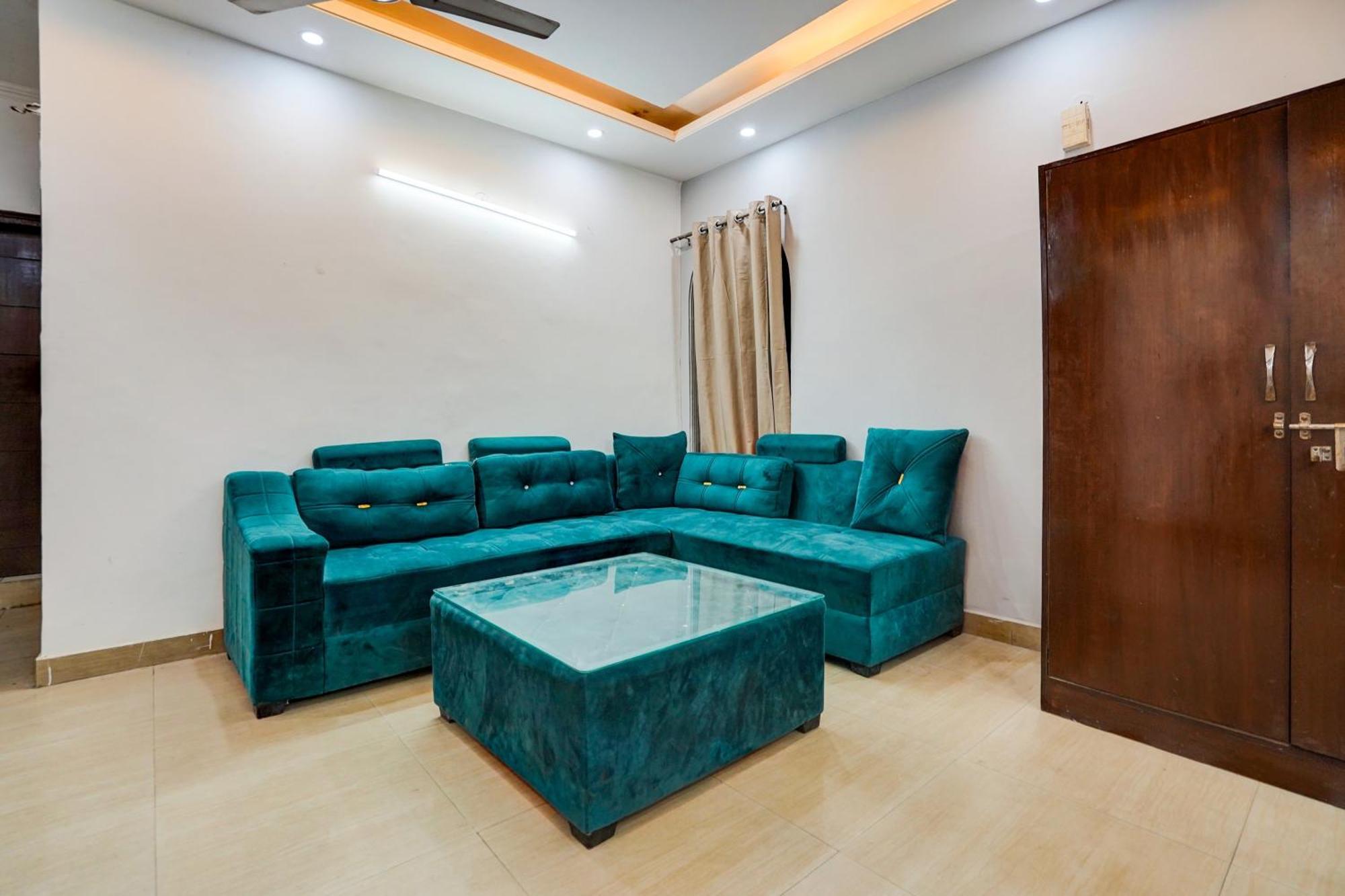 Hotel O Silver Key Kd Plaza Near Saket Metro Station