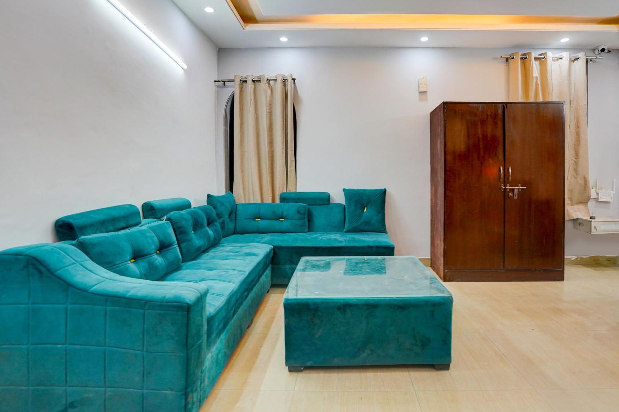 O Silver Key Kd Plaza Near Saket Metro Station Nova Deli