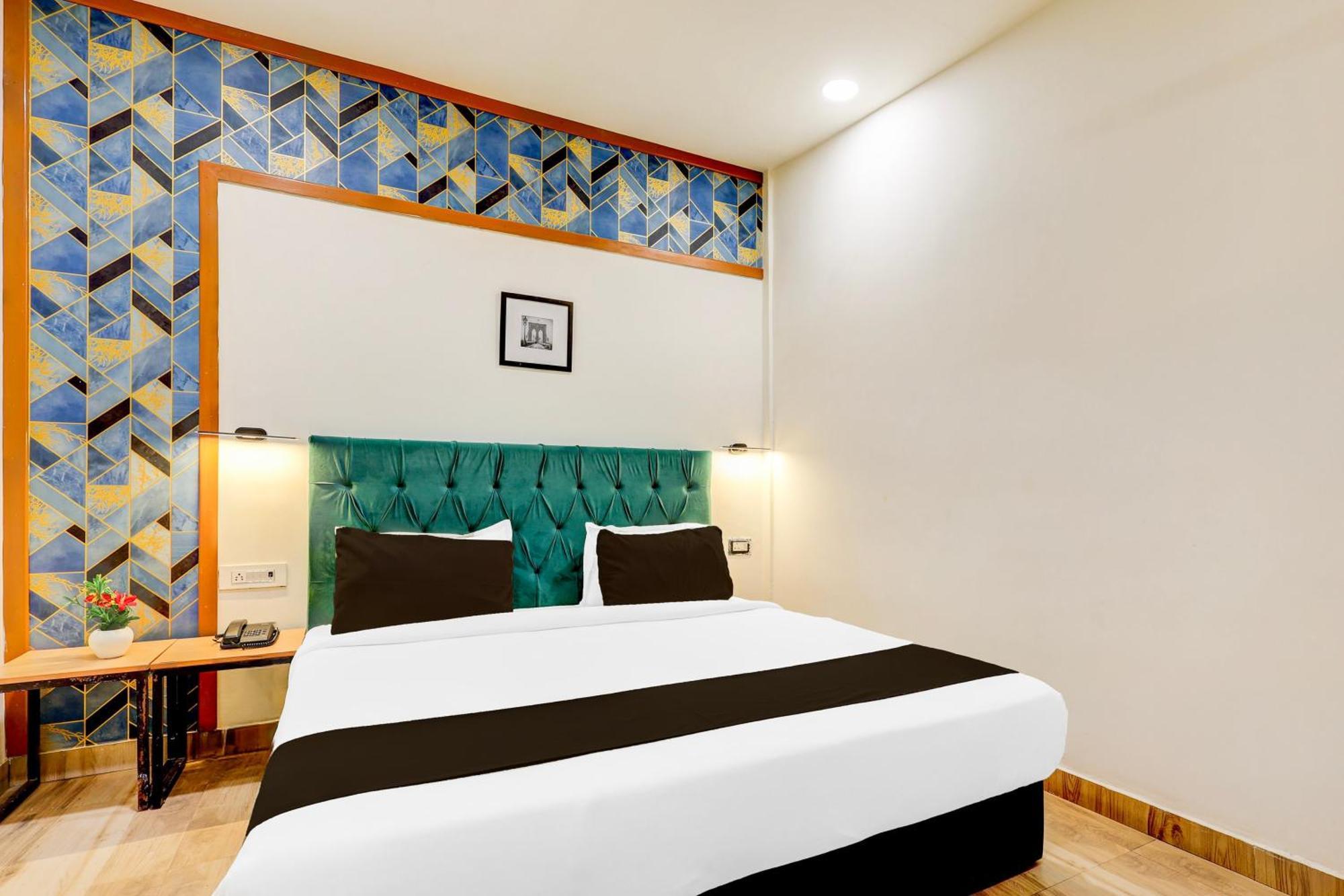 Hotel Townhouse Silver Saffron 3*