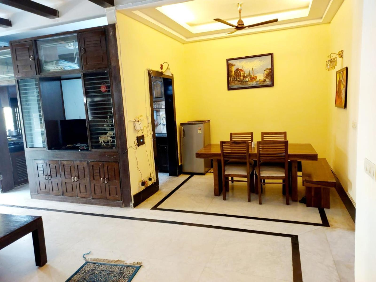 Hotel Khusbu Residency, Park Market