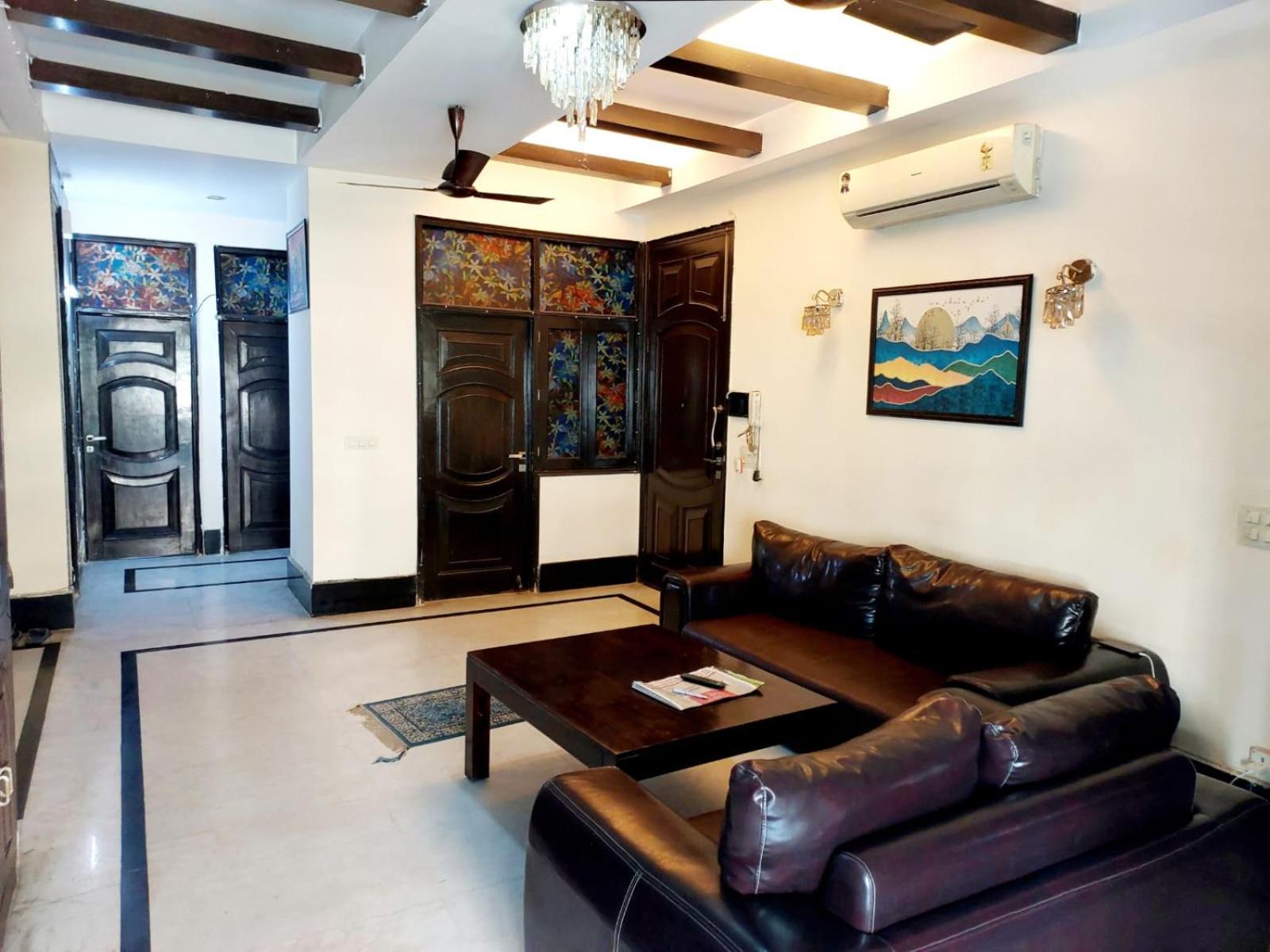 Khusbu Residency, Park Market 3* New Delhi