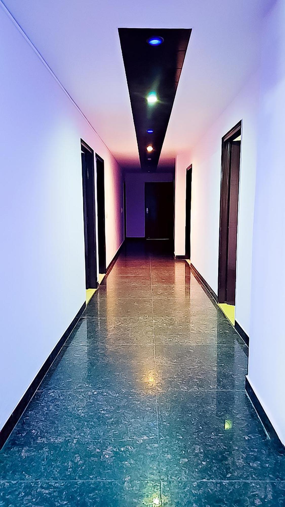 Hotel Happy Residency - Near Saket Metro