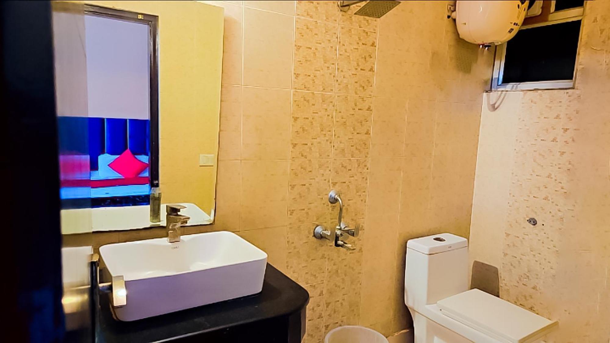 Happy Residency - Near Saket Metro