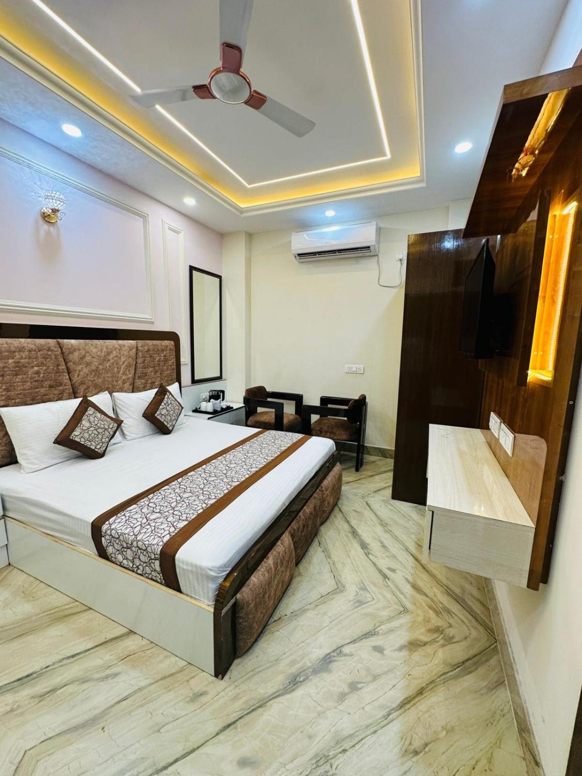 Samrat Residency 10 Mints Walking Distance Nizamuddin Railway Station Hotel