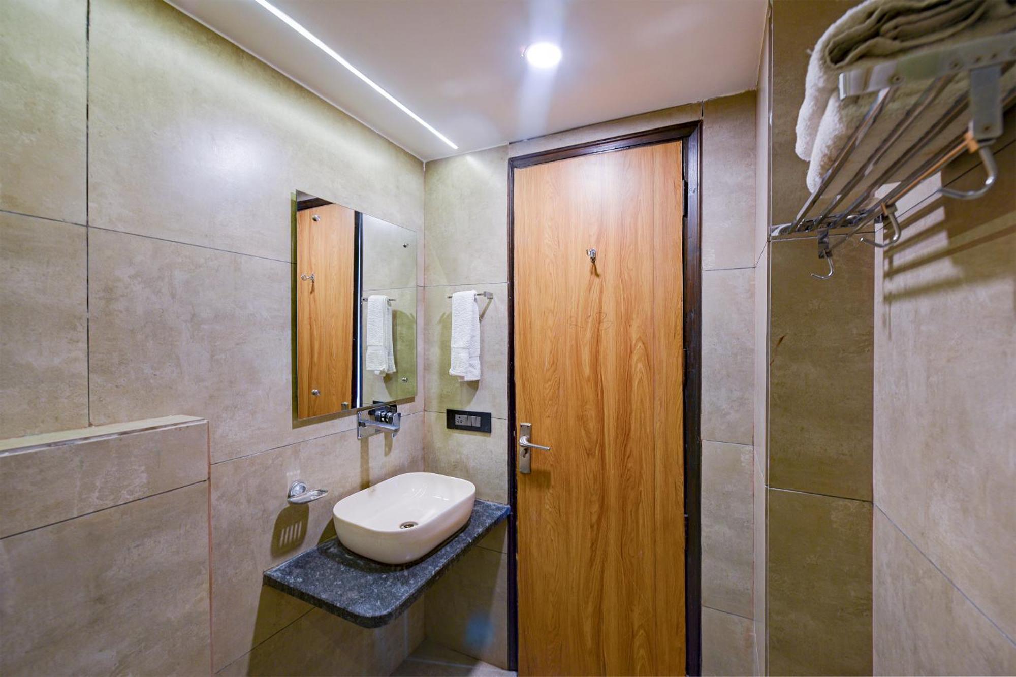 Sohana Palace Near Railway Station And Connaught Place Hotel New Delhi