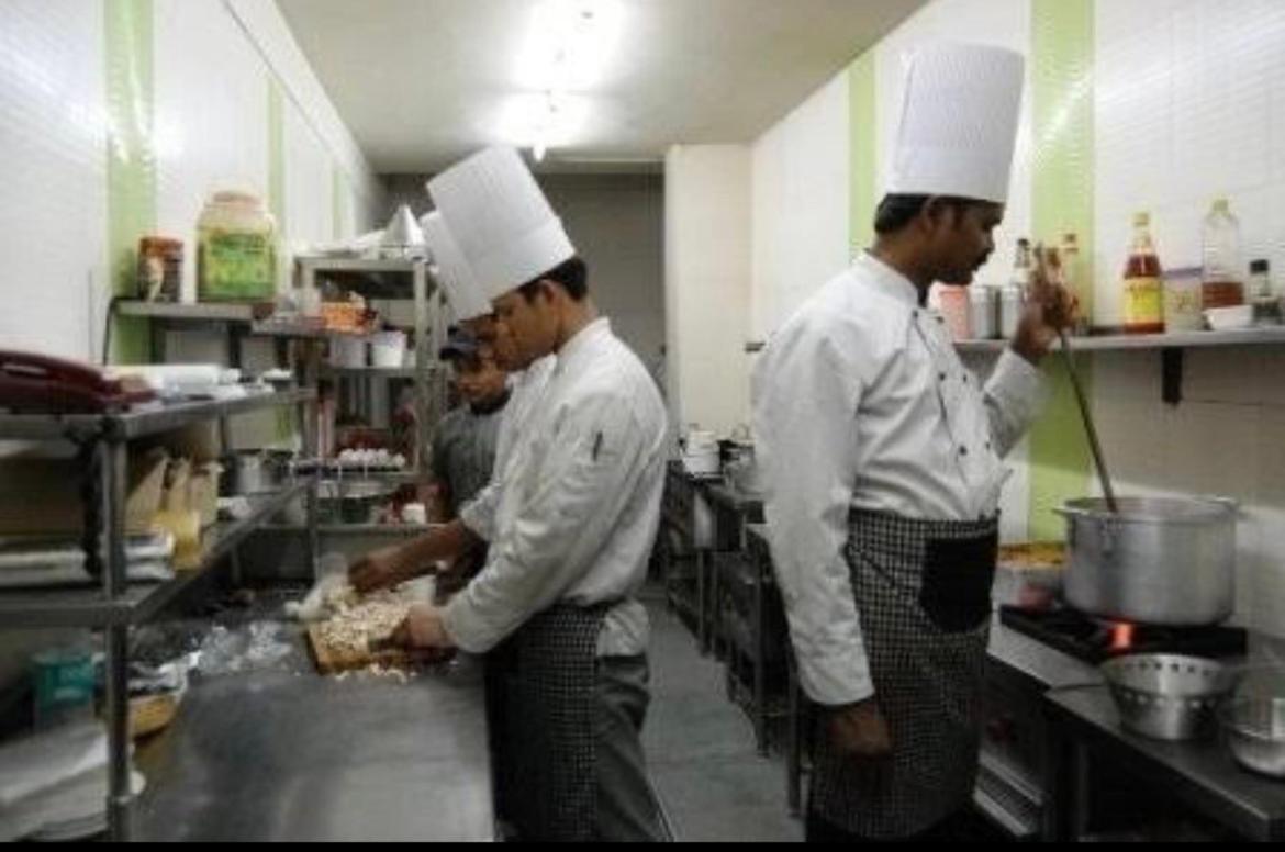 Diamond Inn-national Highway-8,mahipalpur 3*