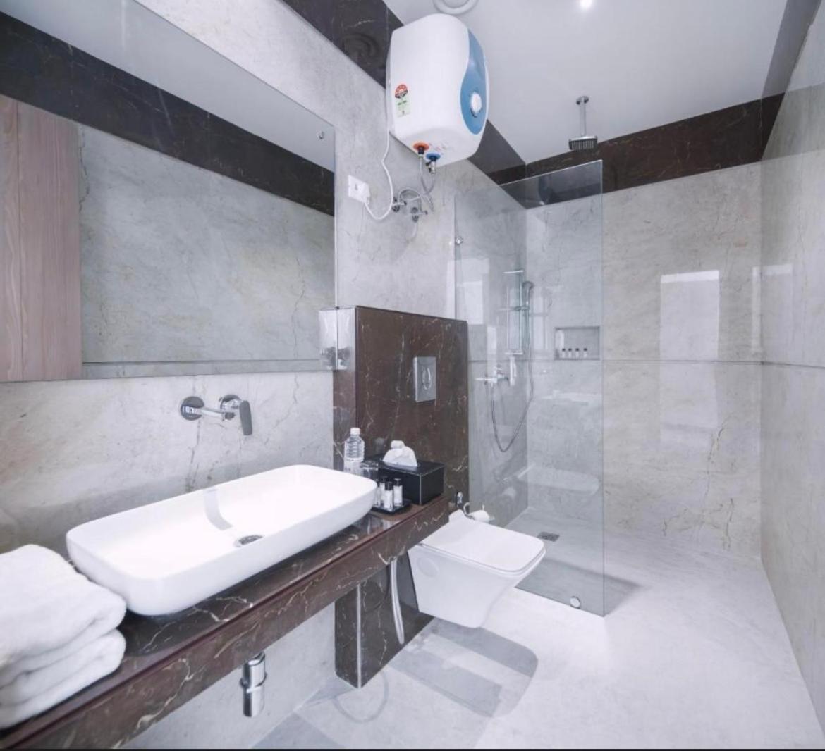 Diamond Inn-national Highway-8,mahipalpur Hotel