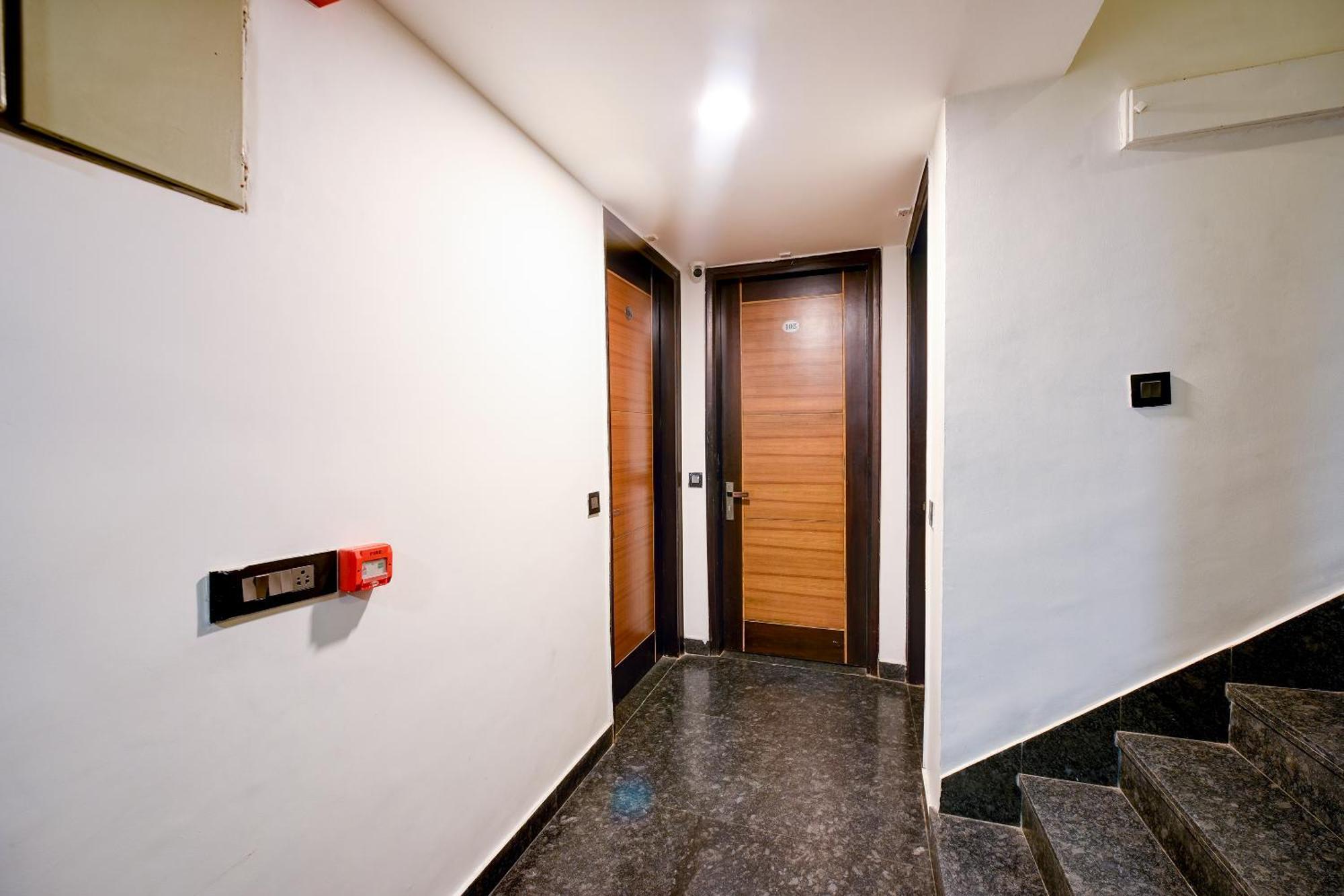 Sohana Palace Near Railway Station And Connaught Place 4*
