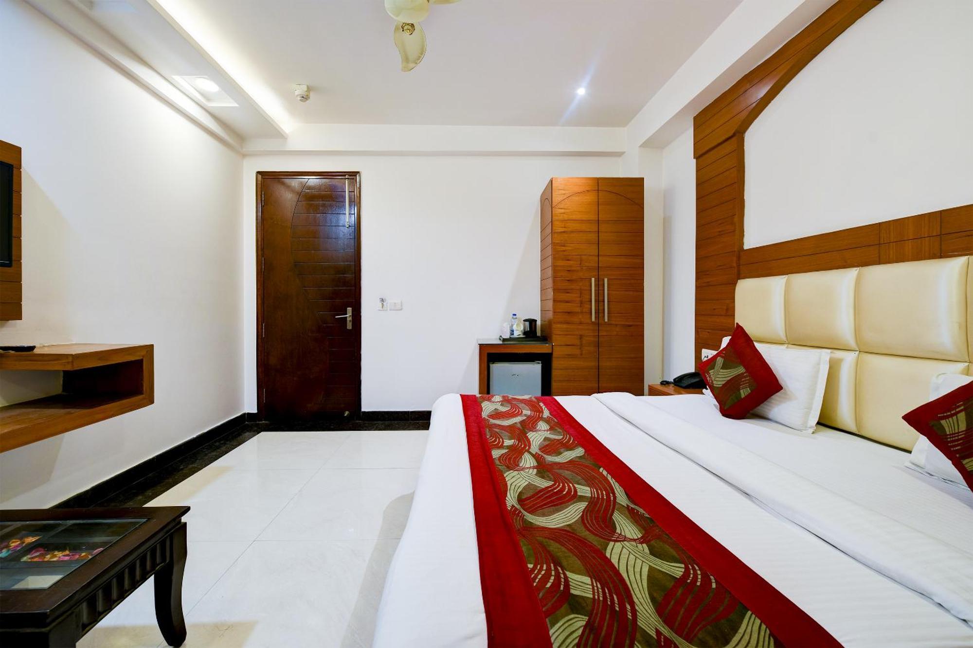 Sohana Palace Near Railway Station And Connaught Place Hotel 4*