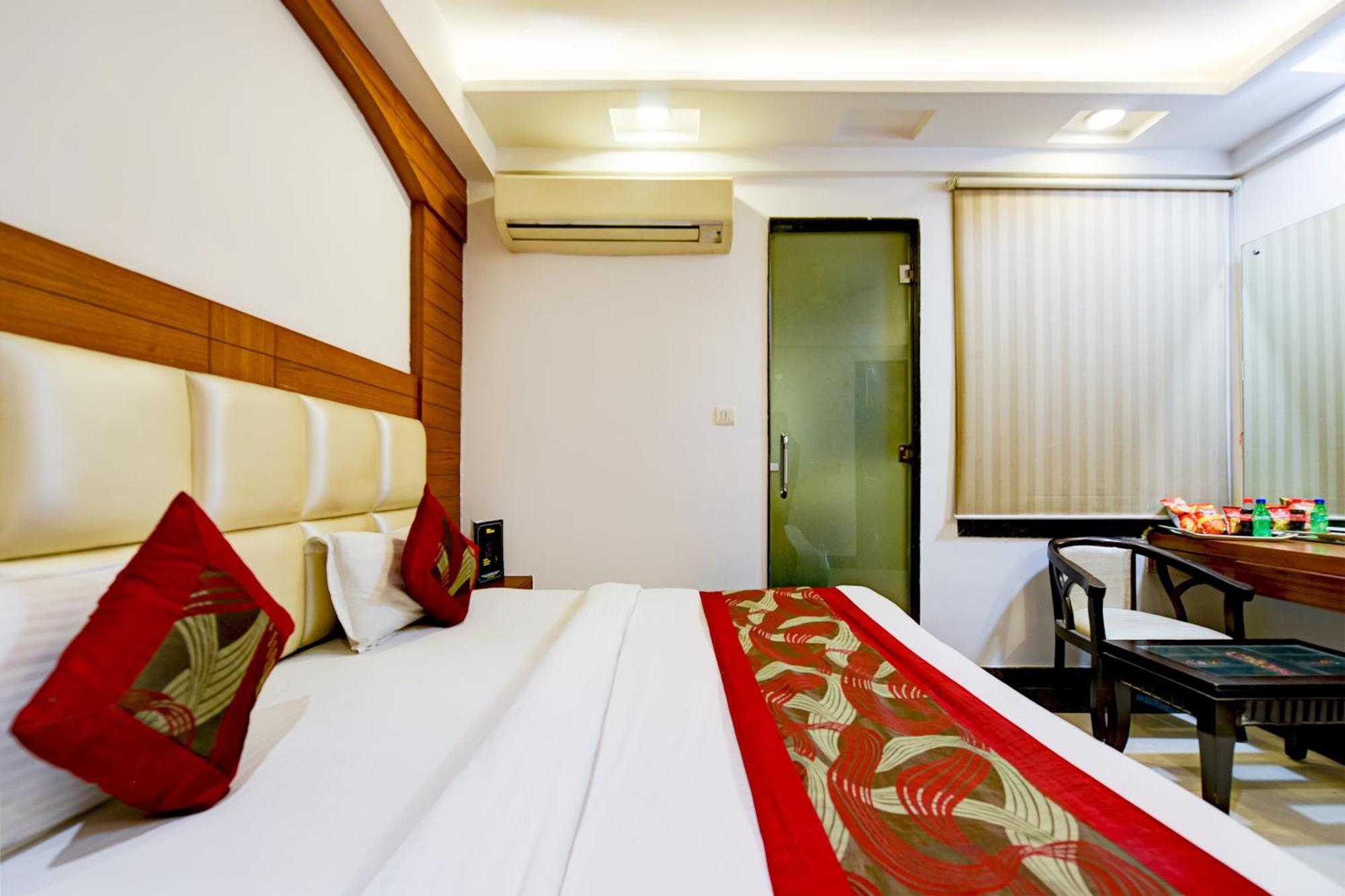 Sohana Palace Near Railway Station And Connaught Place Hotel
