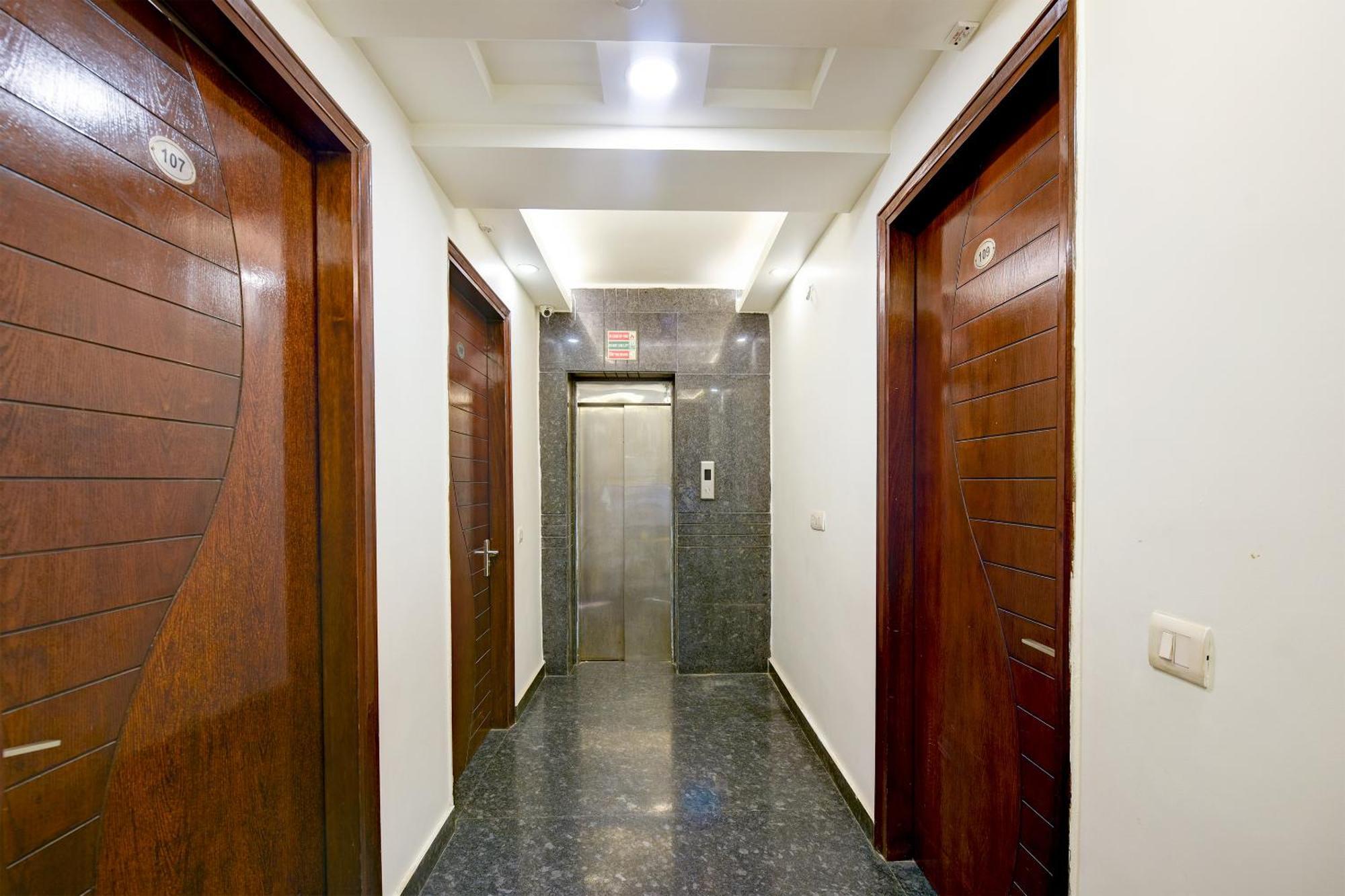 Sohana Palace Near Railway Station And Connaught Place Hotel
