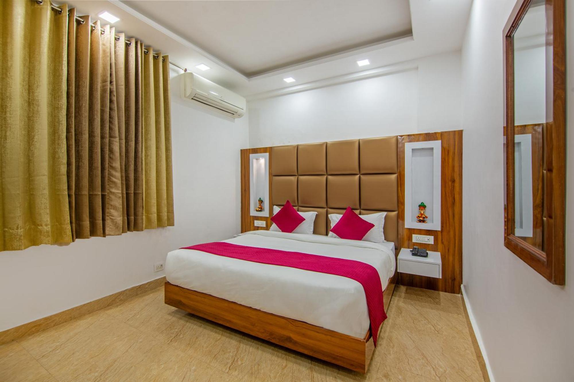 Rahul Palace By Golden Tree Near Metro Station And Ajmal Khan Market 3*