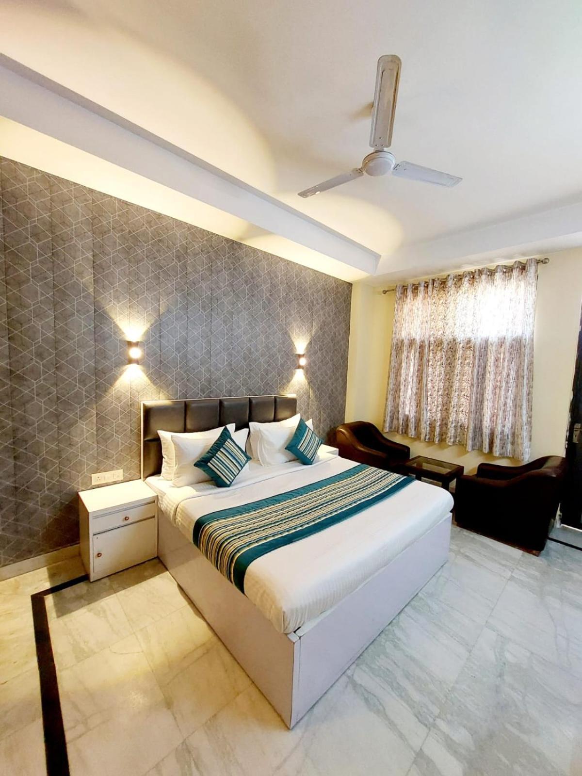 Khusbu Residency, Park Market New Delhi