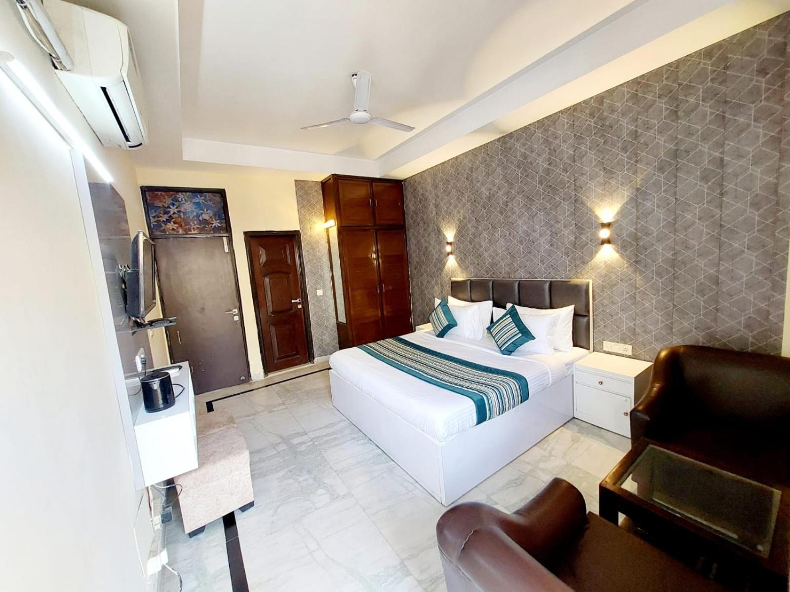 Hotel Khusbu Residency, Park Market 3*