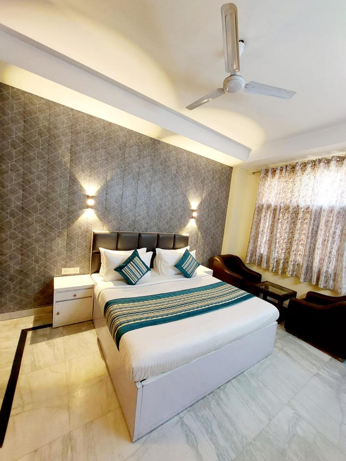 Khusbu Residency, Park Market New Delhi