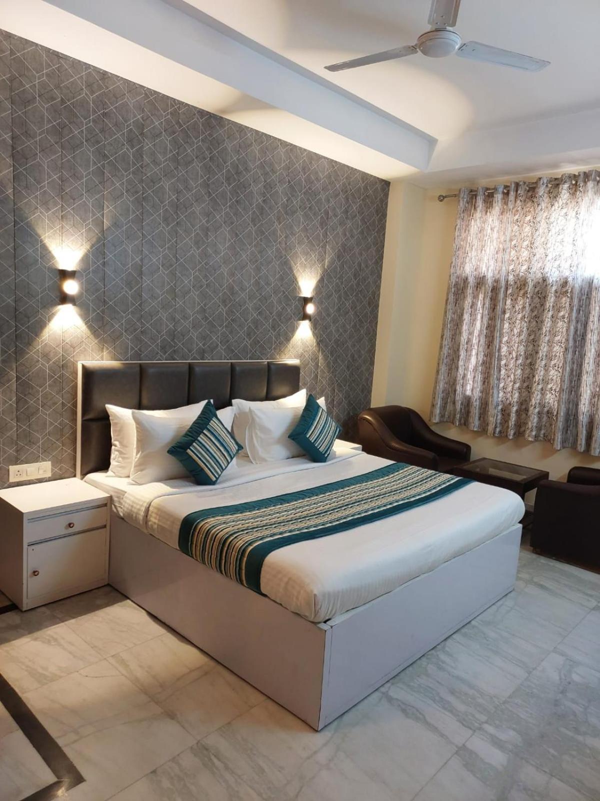 Khusbu Residency, Park Market Hotel