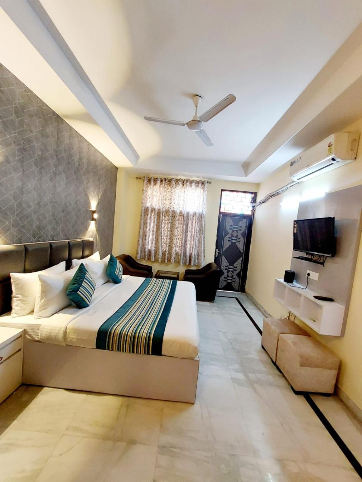 Khusbu Residency, Park Market New Delhi