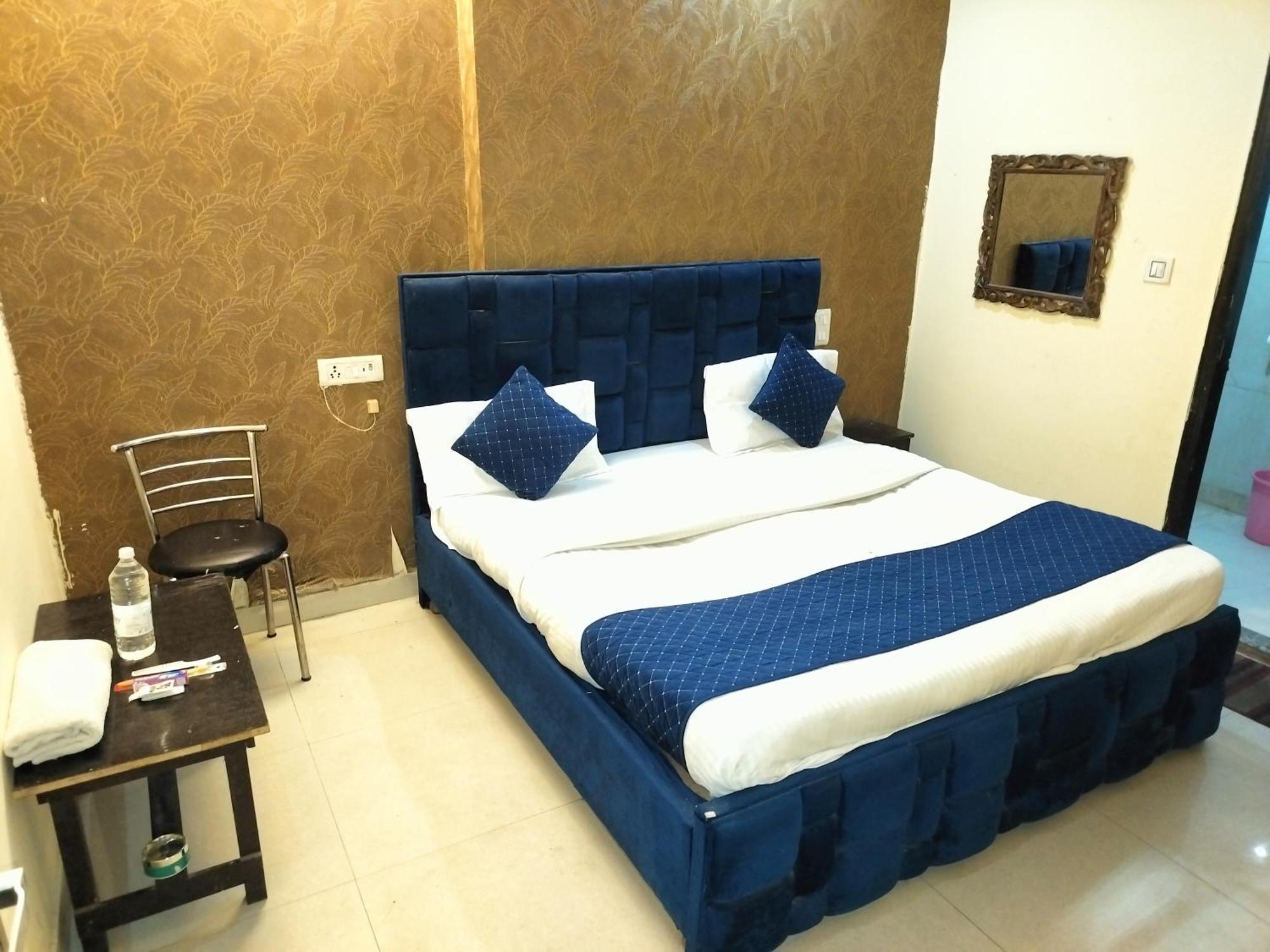 Hotel Snapper'near Isbt 3*