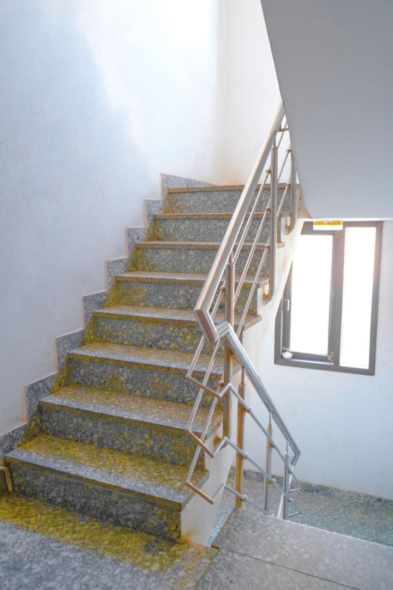 Hotel Bir - Jangpura New Delhi
