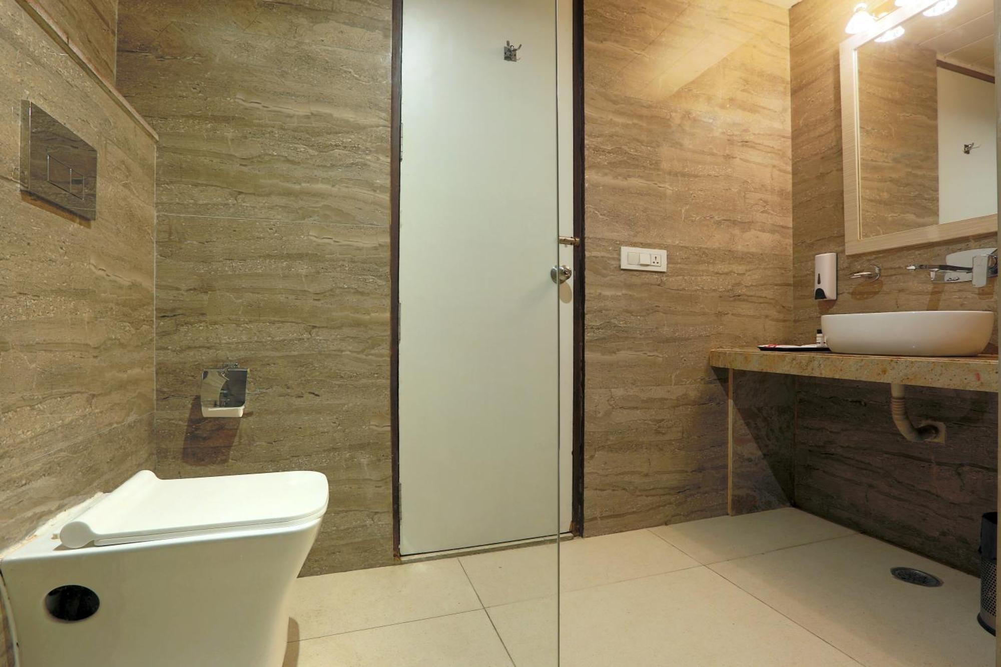 Hotel Suryaa Palace By East End Delhi Airport Hotel 4*
