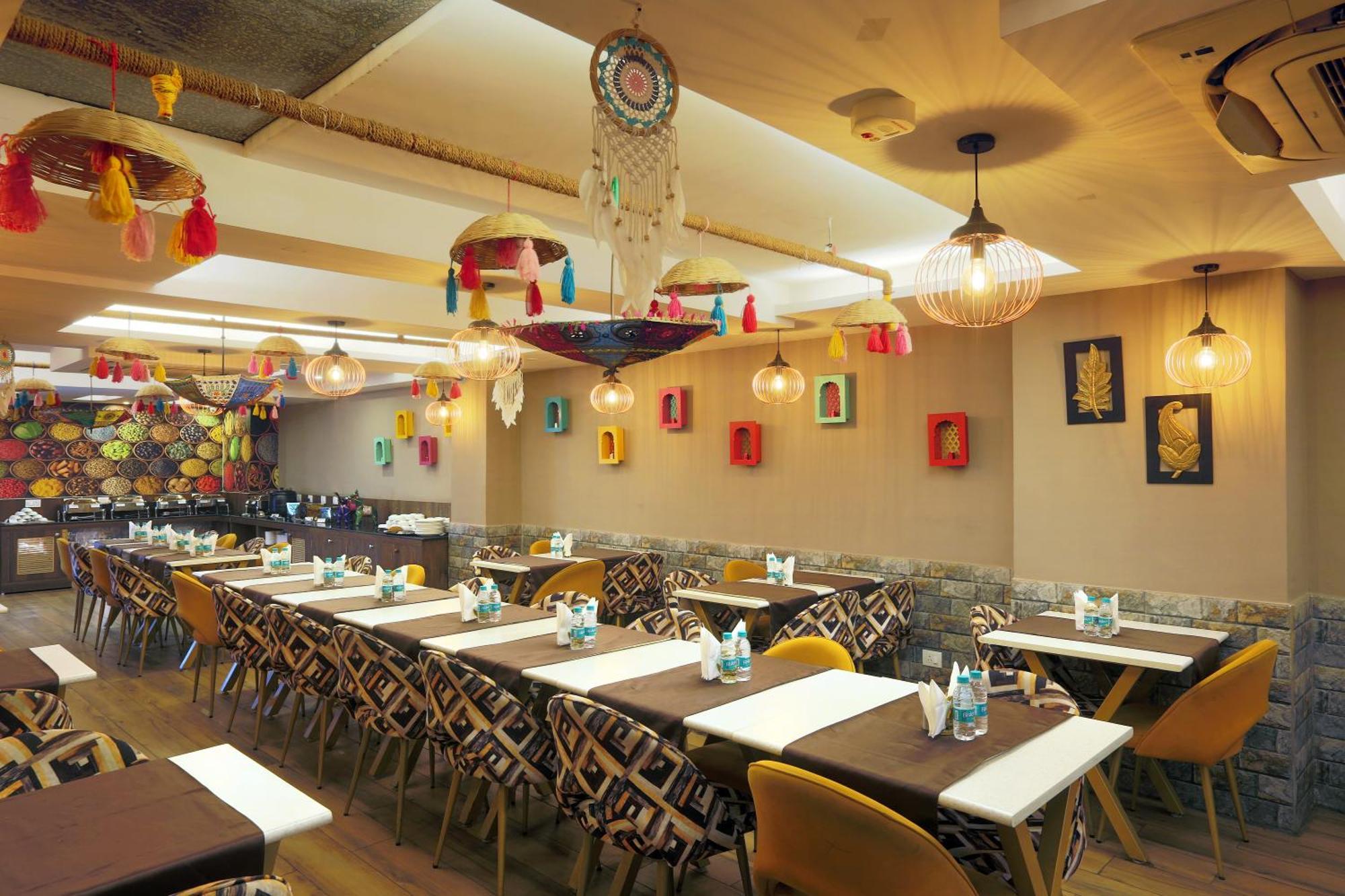 Hotel Suryaa Palace By East End Delhi Airport 4* New Delhi