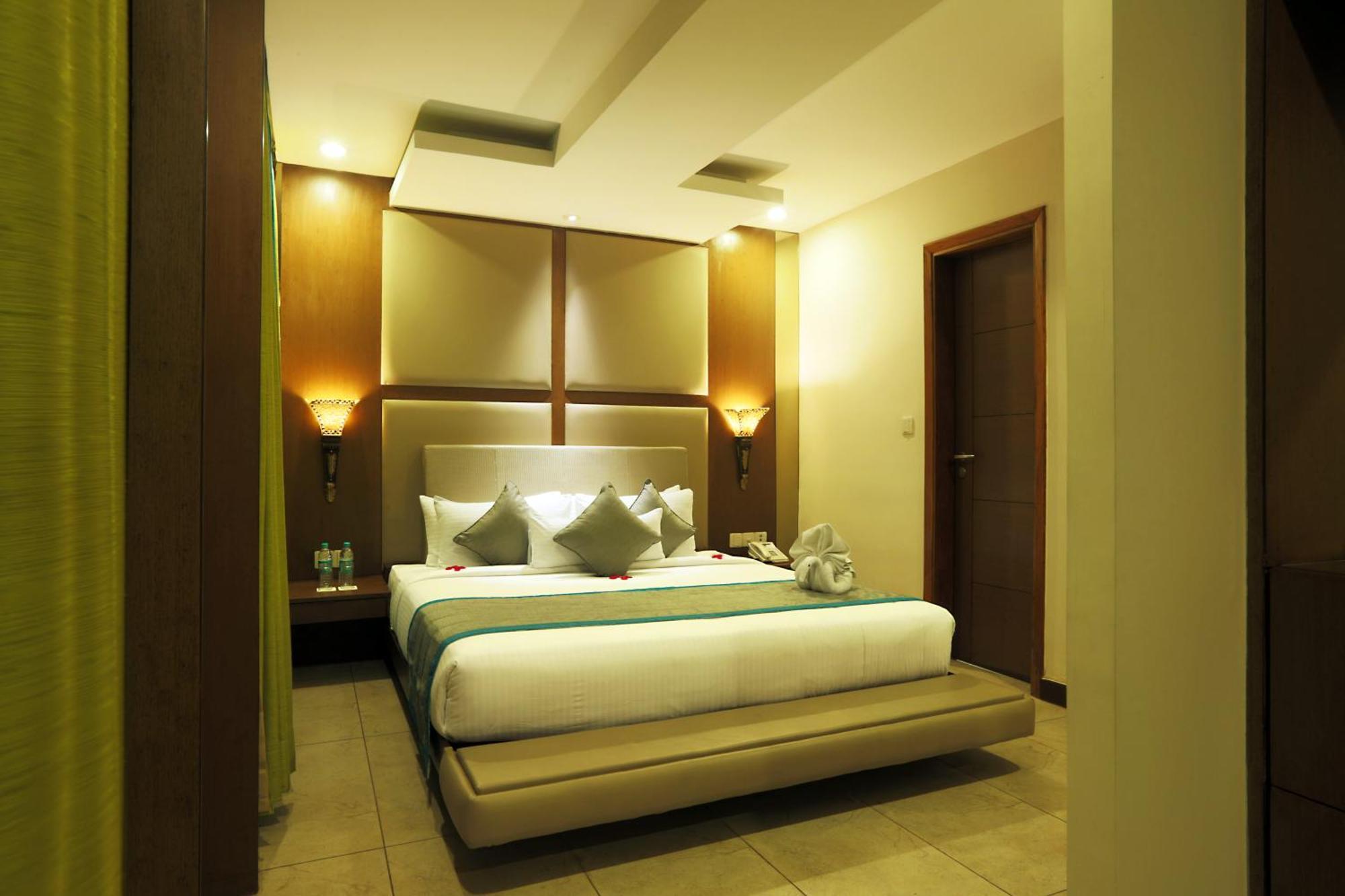 Hotel Suryaa Palace By East End Delhi Airport Hotel