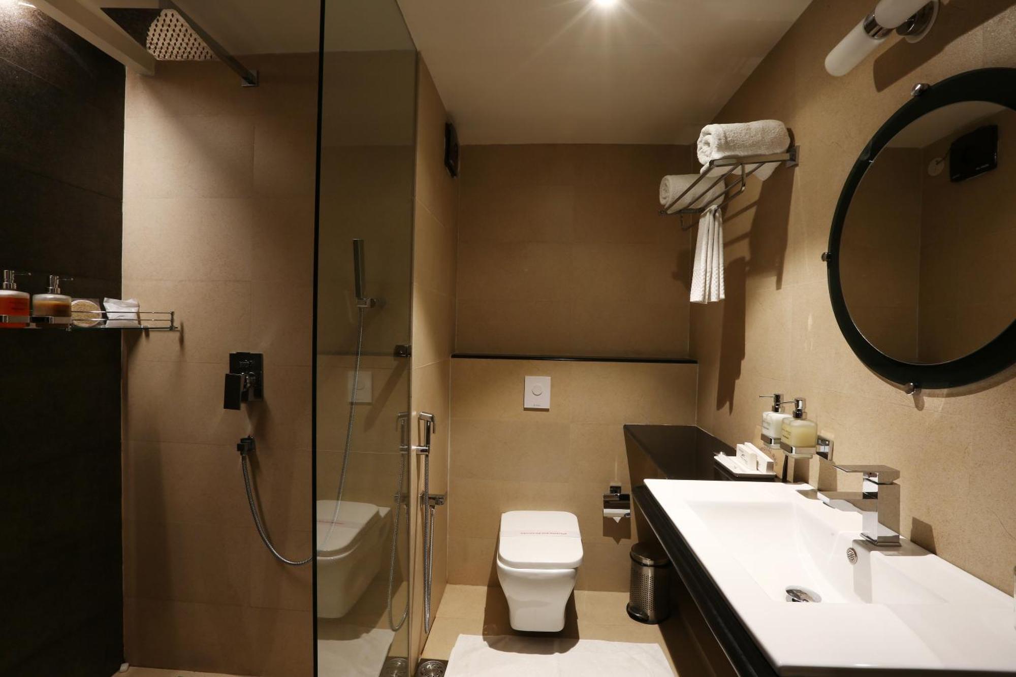Hotel Suryaa Palace By East End Delhi Airport 4* New Delhi