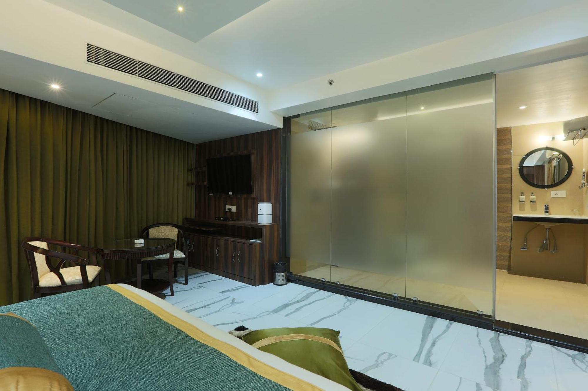 East End Mahipalpur Delhi Airport 4*