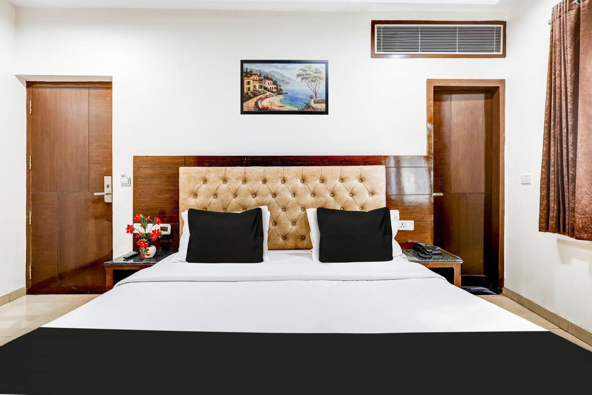 Super Townhouse Arakashan Road Paharganj Formerly Mohan International 3*