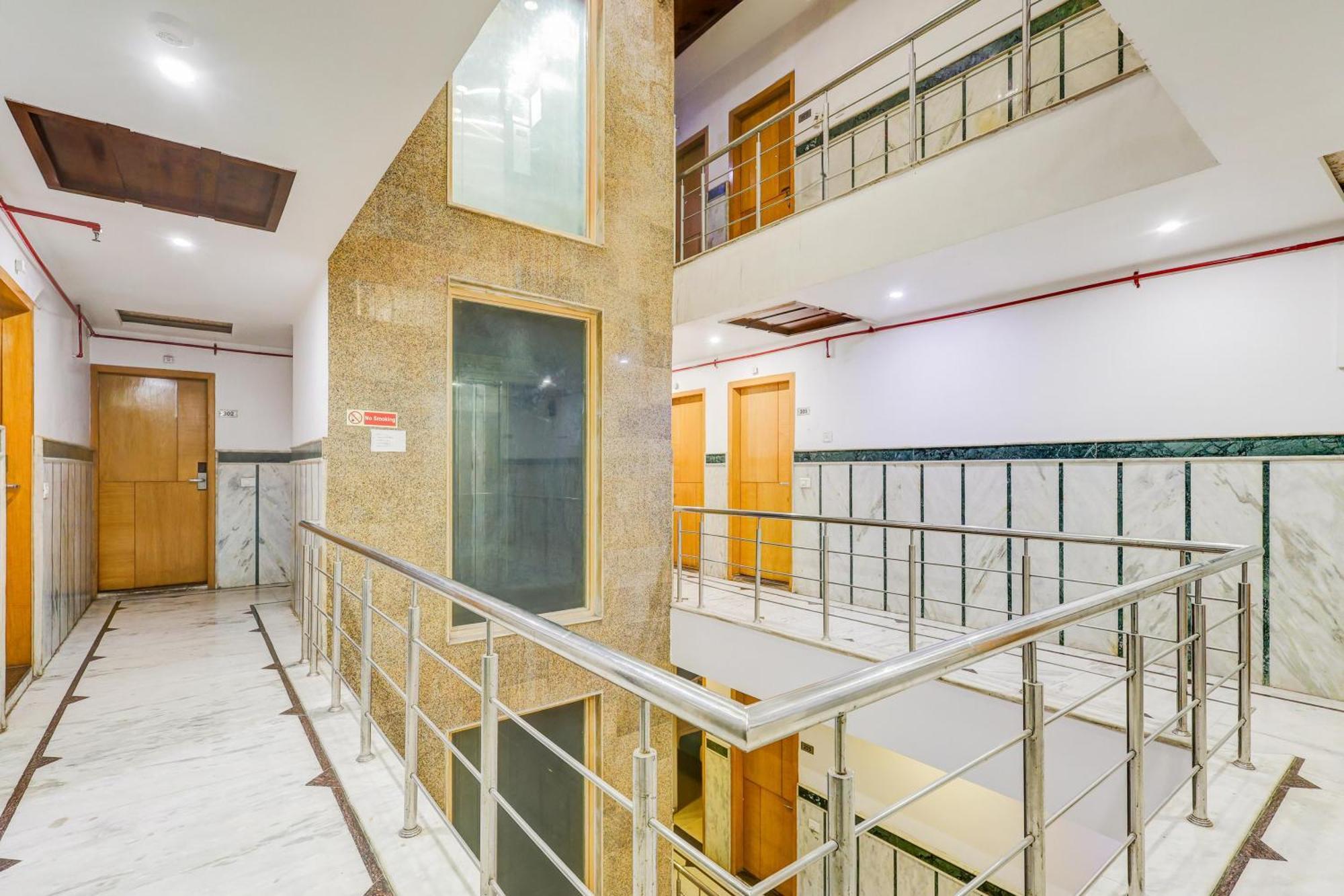 Super Townhouse Arakashan Road Paharganj Formerly Mohan International Hotel