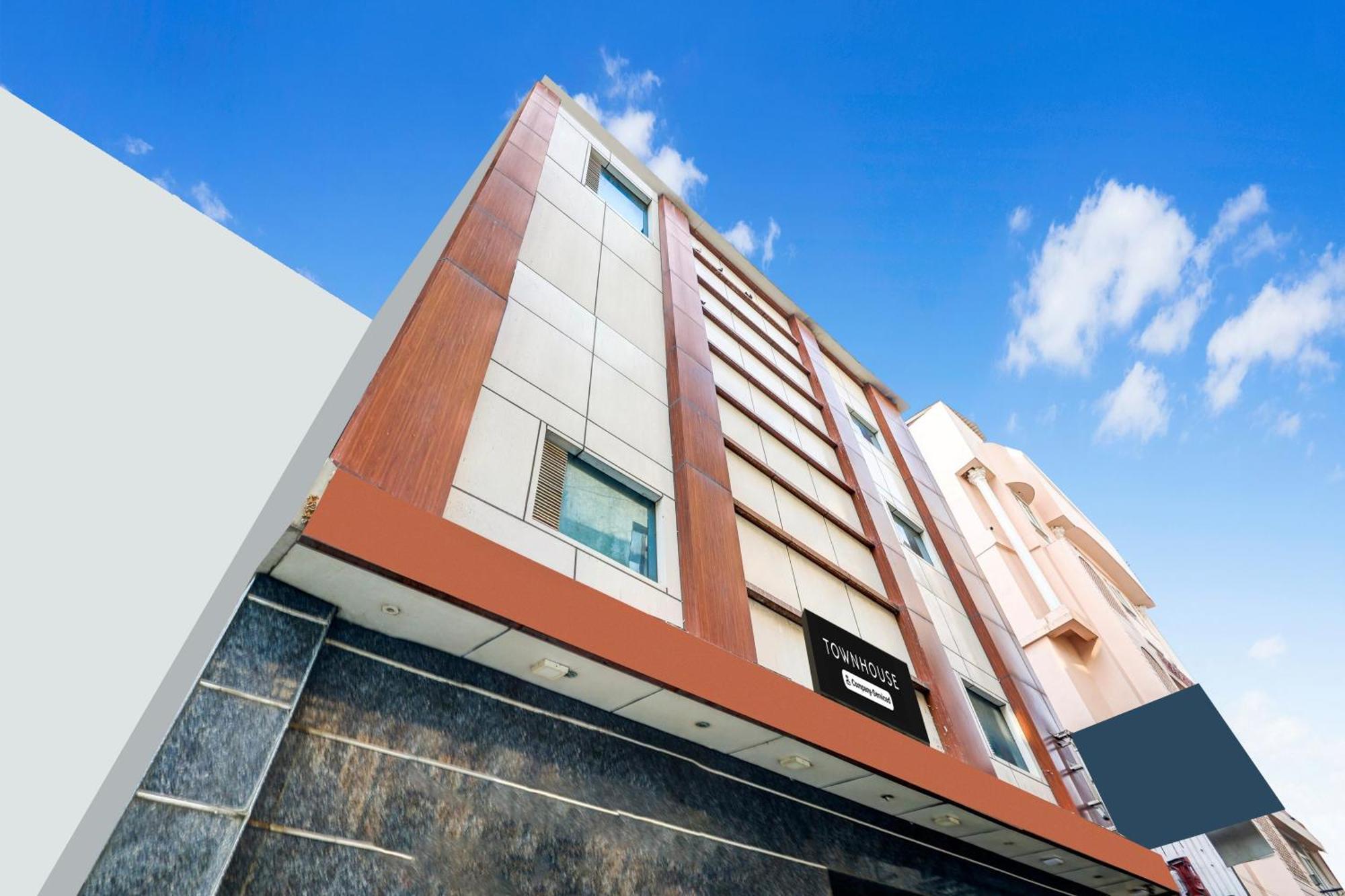 Super Townhouse Arakashan Road Paharganj Formerly Mohan International Hotel 3*