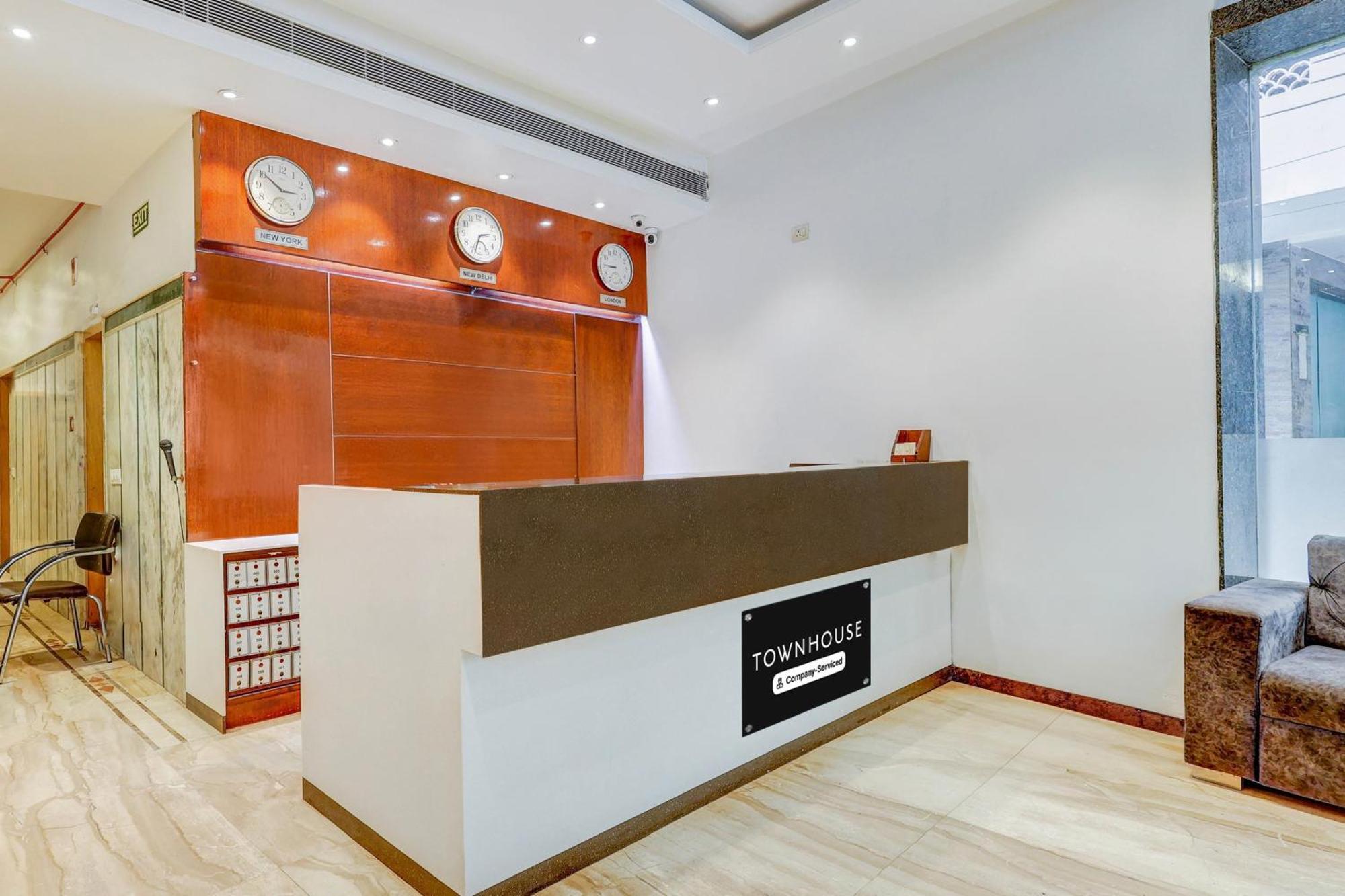 Super Townhouse Arakashan Road Paharganj Formerly Mohan International Hotel
