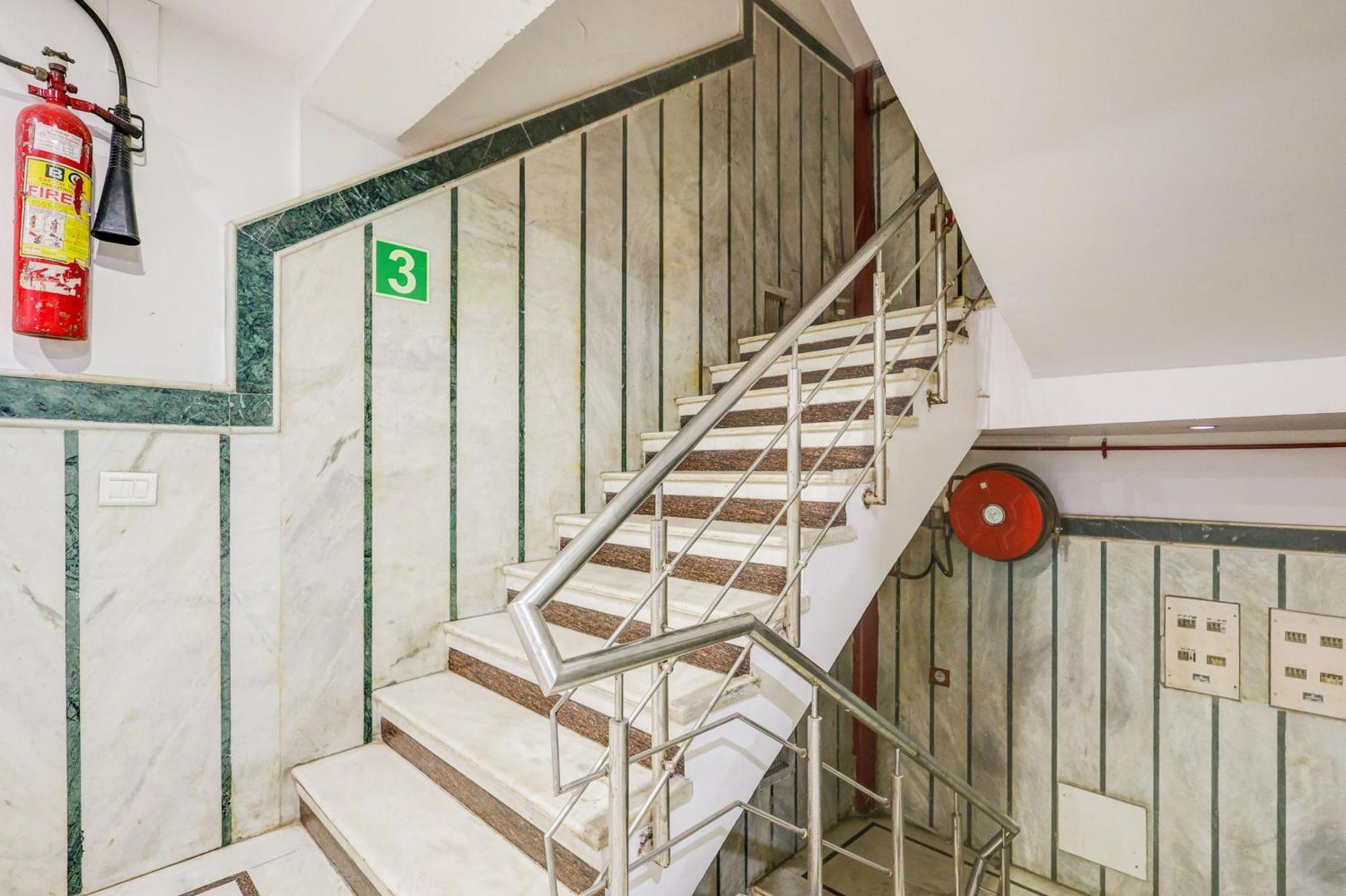 Super Townhouse Arakashan Road Paharganj Formerly Mohan International Hotel New Delhi