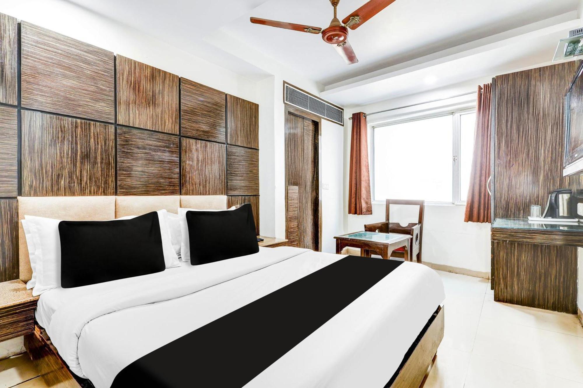 Super Townhouse Arakashan Road Paharganj Formerly Mohan International New Delhi