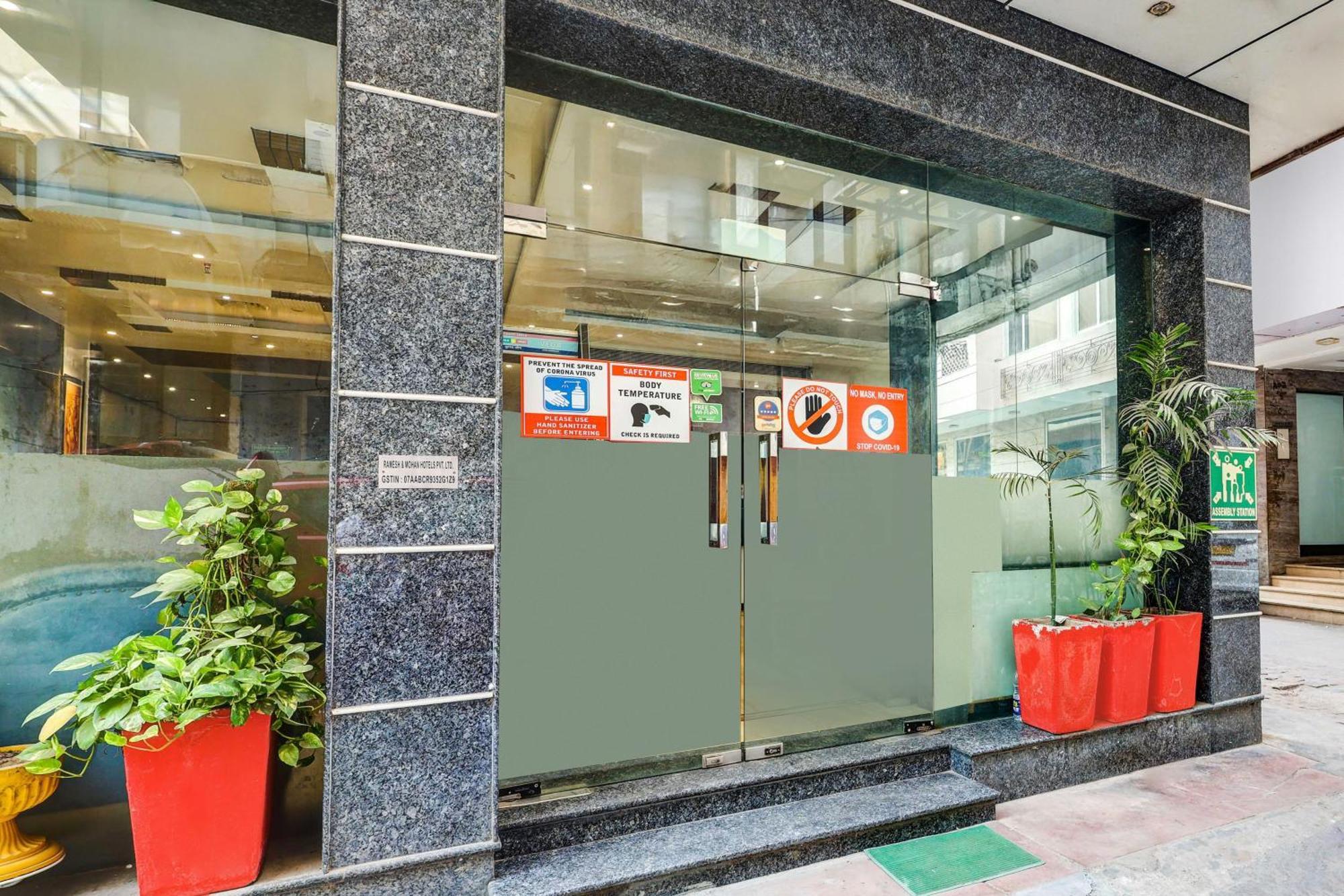 Super Townhouse Arakashan Road Paharganj Formerly Mohan International Hotel 3*