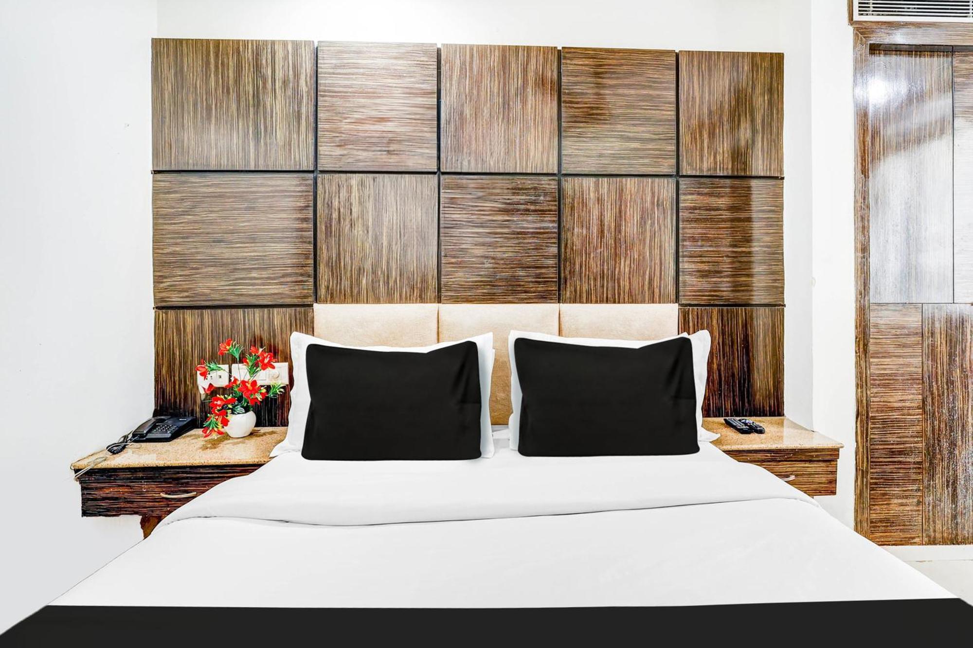 Super Townhouse Arakashan Road Paharganj Formerly Mohan International 3*