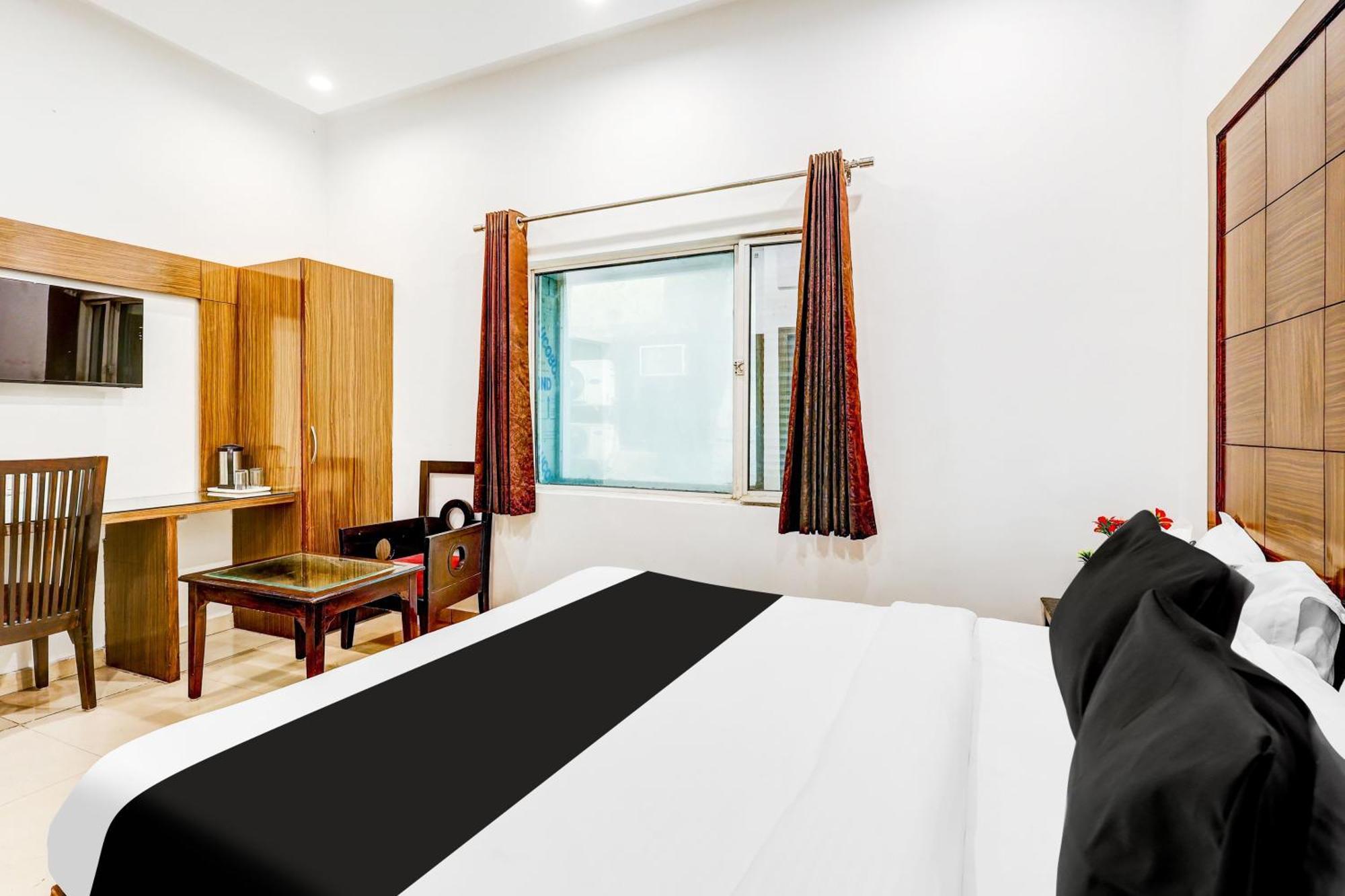 Super Townhouse Arakashan Road Paharganj Formerly Mohan International New Delhi