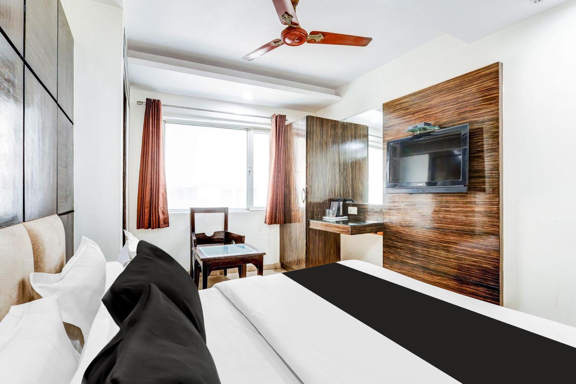 Super Townhouse Arakashan Road Paharganj Formerly Mohan International Hotel