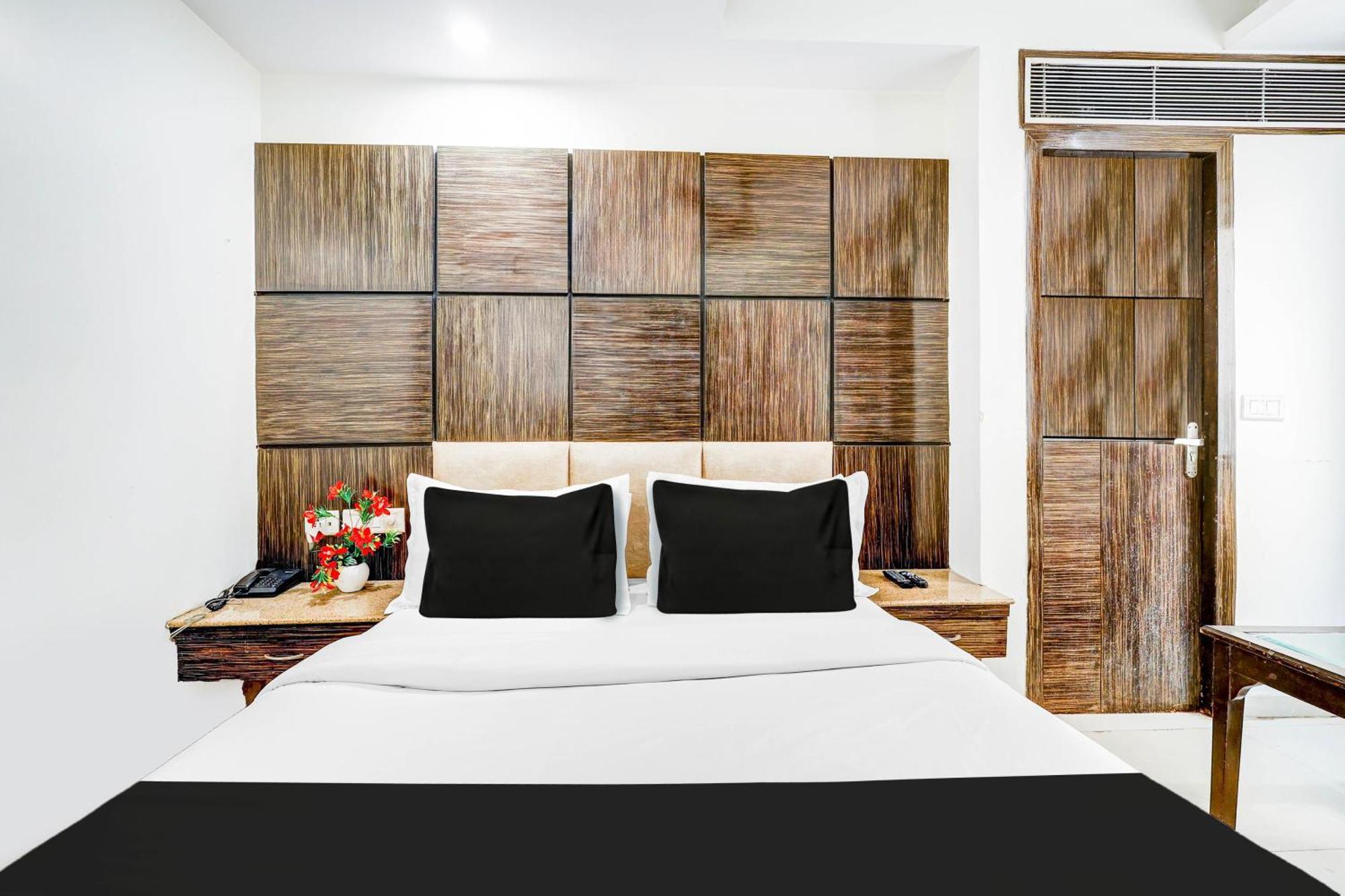 Super Townhouse Arakashan Road Paharganj Formerly Mohan International New Delhi
