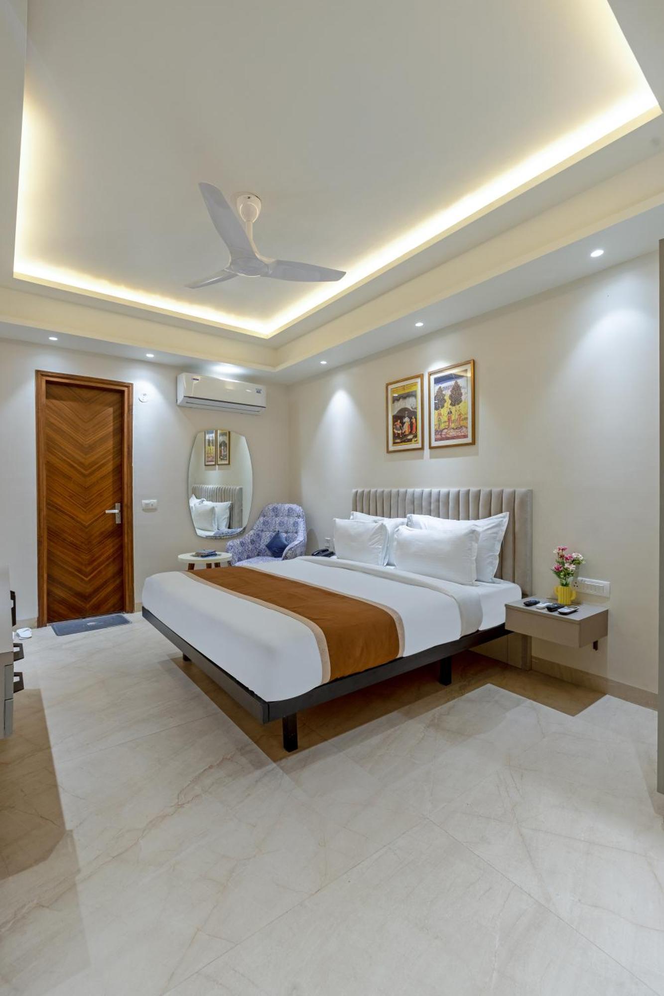 Ginger Palace Delhi Airport *