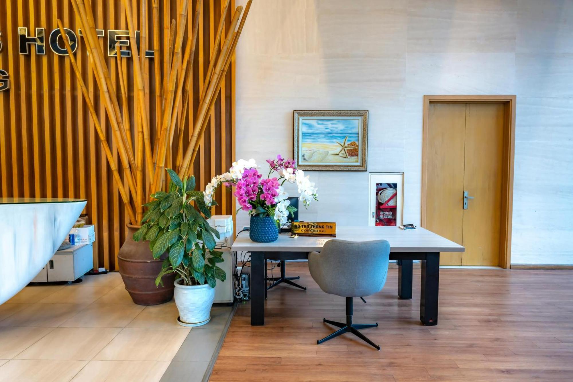 Seven Near Airport Hotel 4*