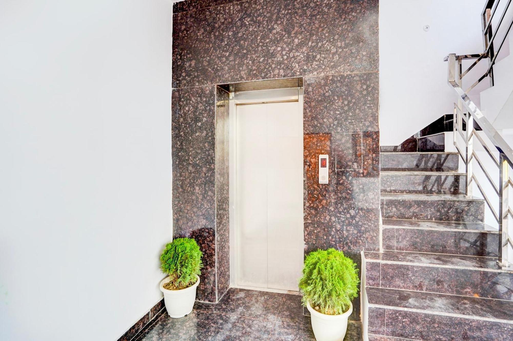 Hotel Oo Shyam Residency Near Samaypur Badli Metro Delhi (National Capital Territory of India)