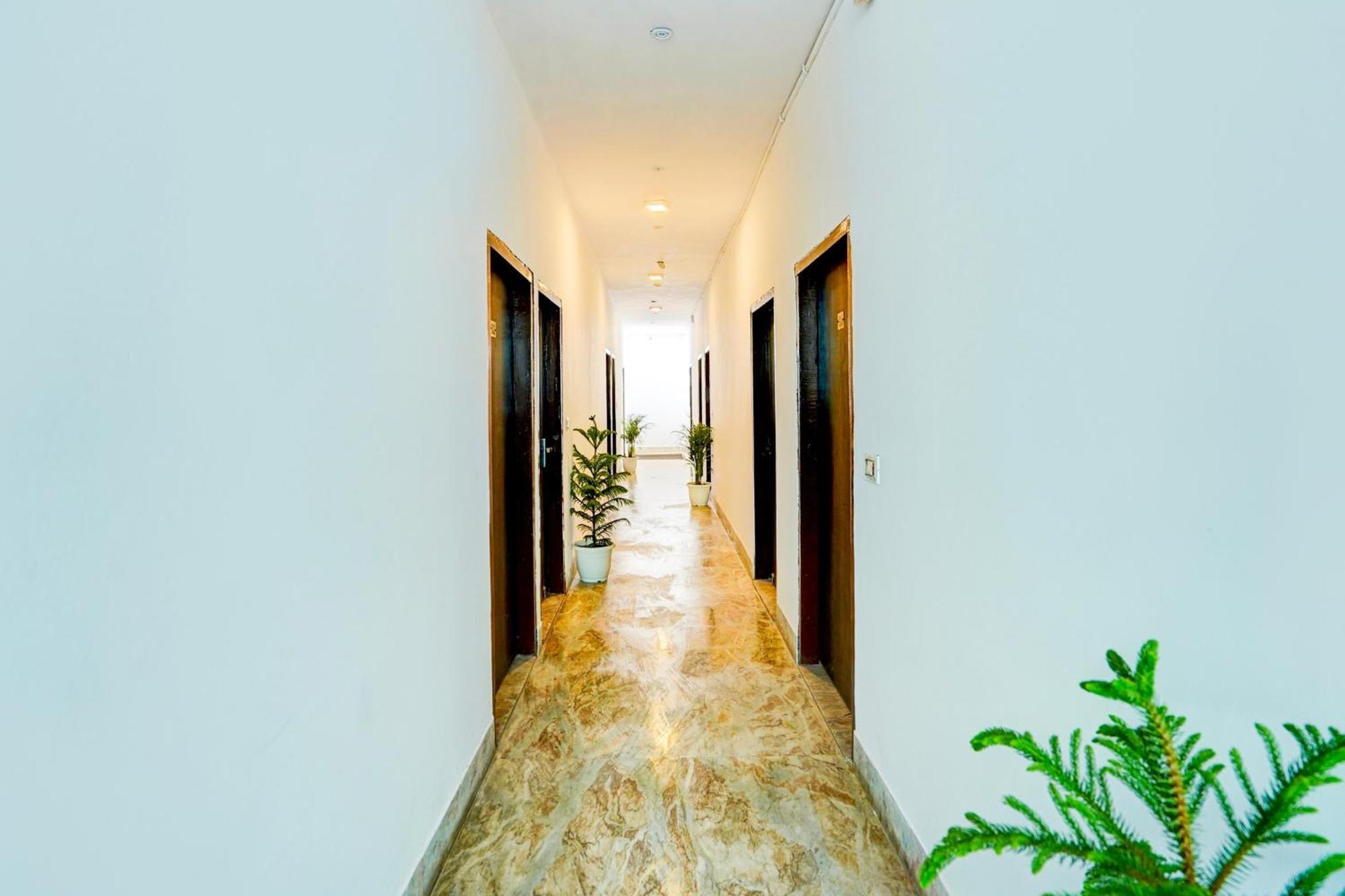 Hotel Oo Shyam Residency Near Samaypur Badli Metro Delhi (National Capital Territory of India)