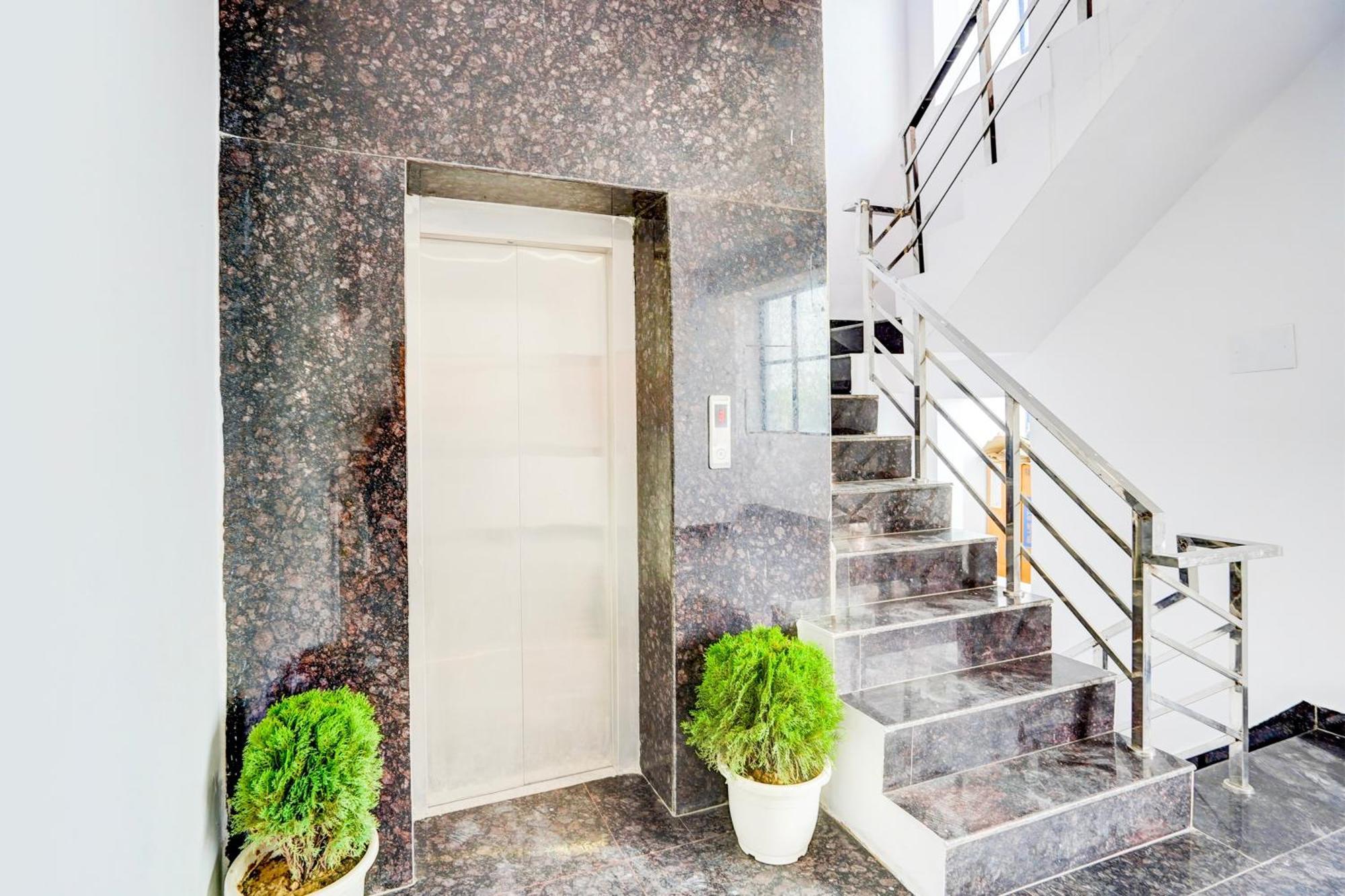 Oo Shyam Residency Near Samaypur Badli Metro 4* Delhi (National Capital Territory of India)