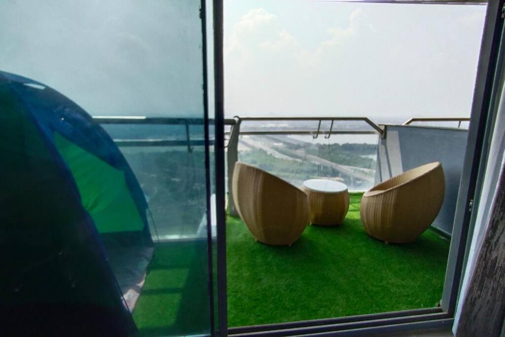 Interstellar View At 22nd Floor Flat No 2229 * Nova Deli
