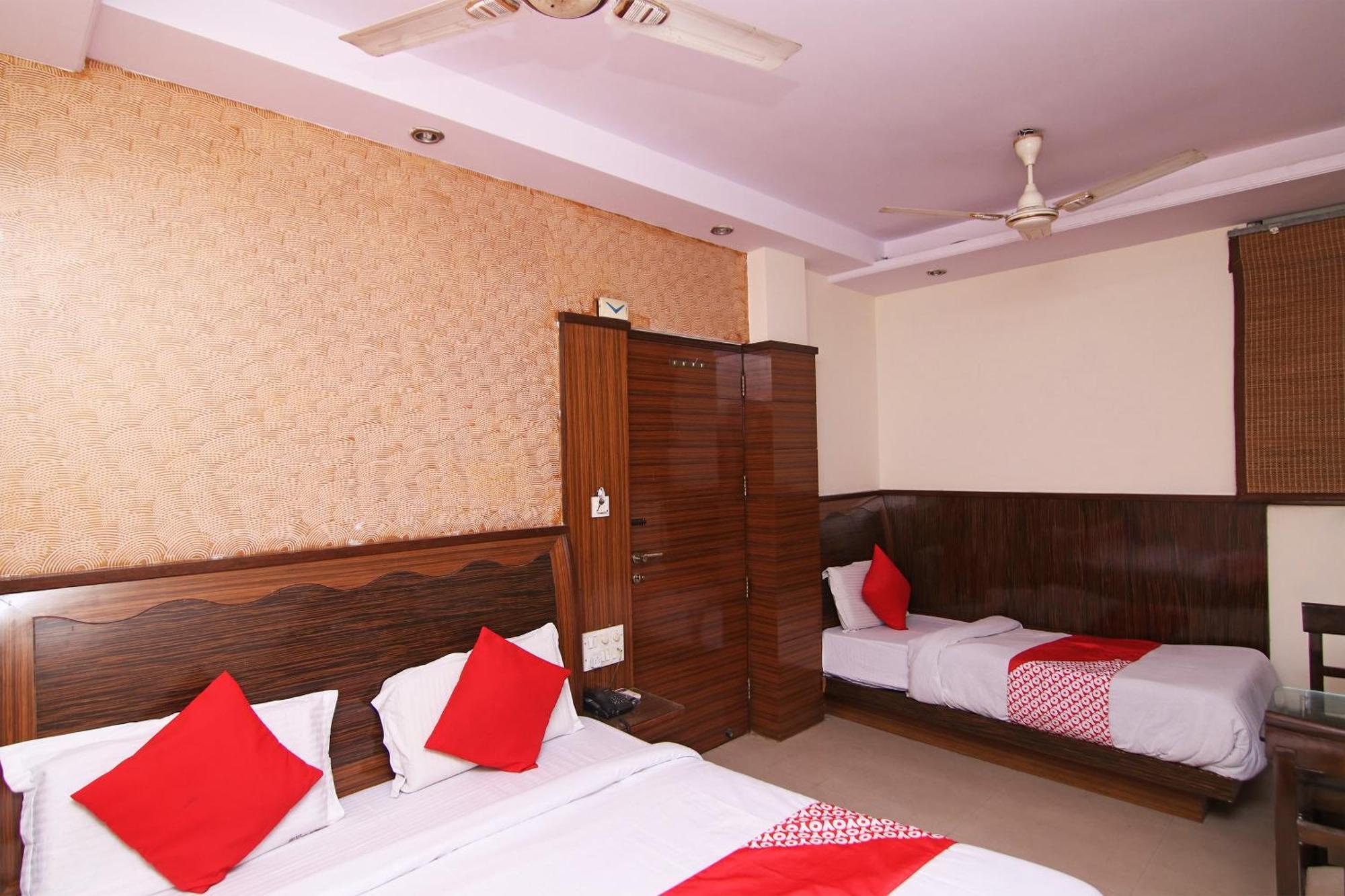 Hotel O S Deluxe New Delhi