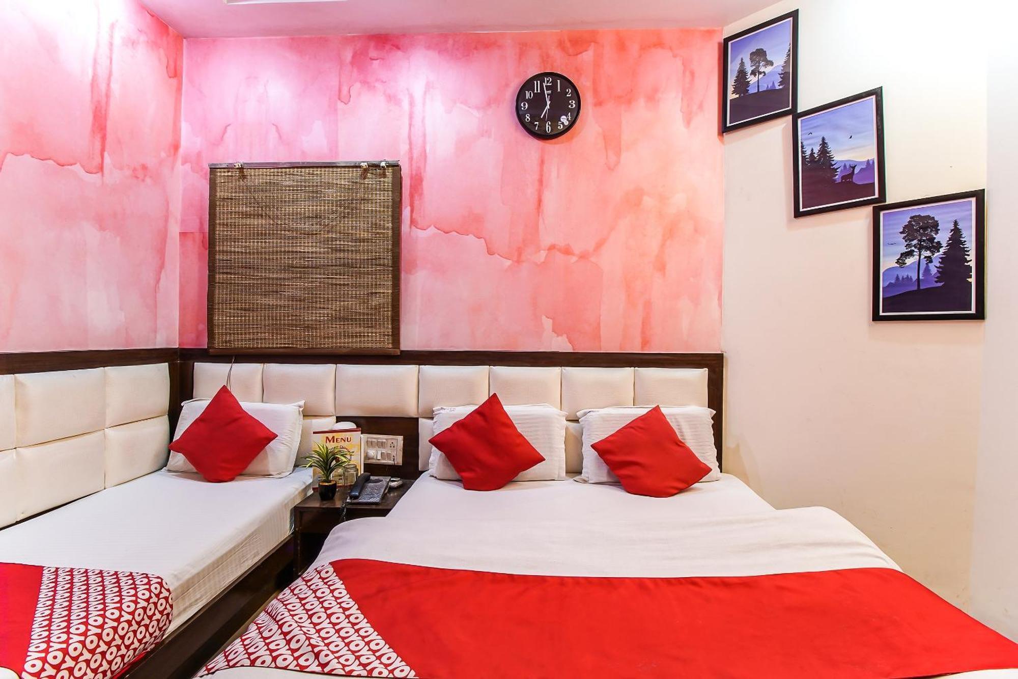 O S Deluxe 3* New Delhi