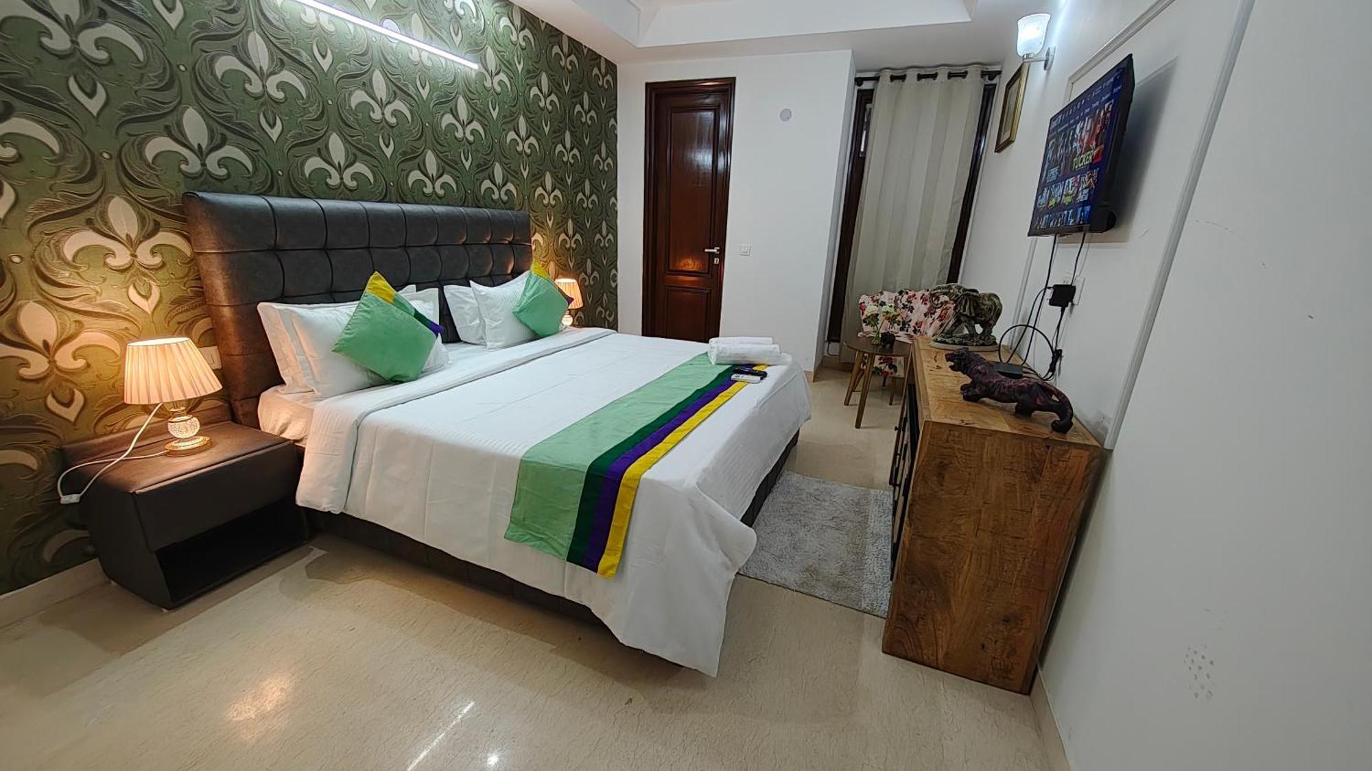Apartment Fortune Service 4bhk,j-45 New Delhi
